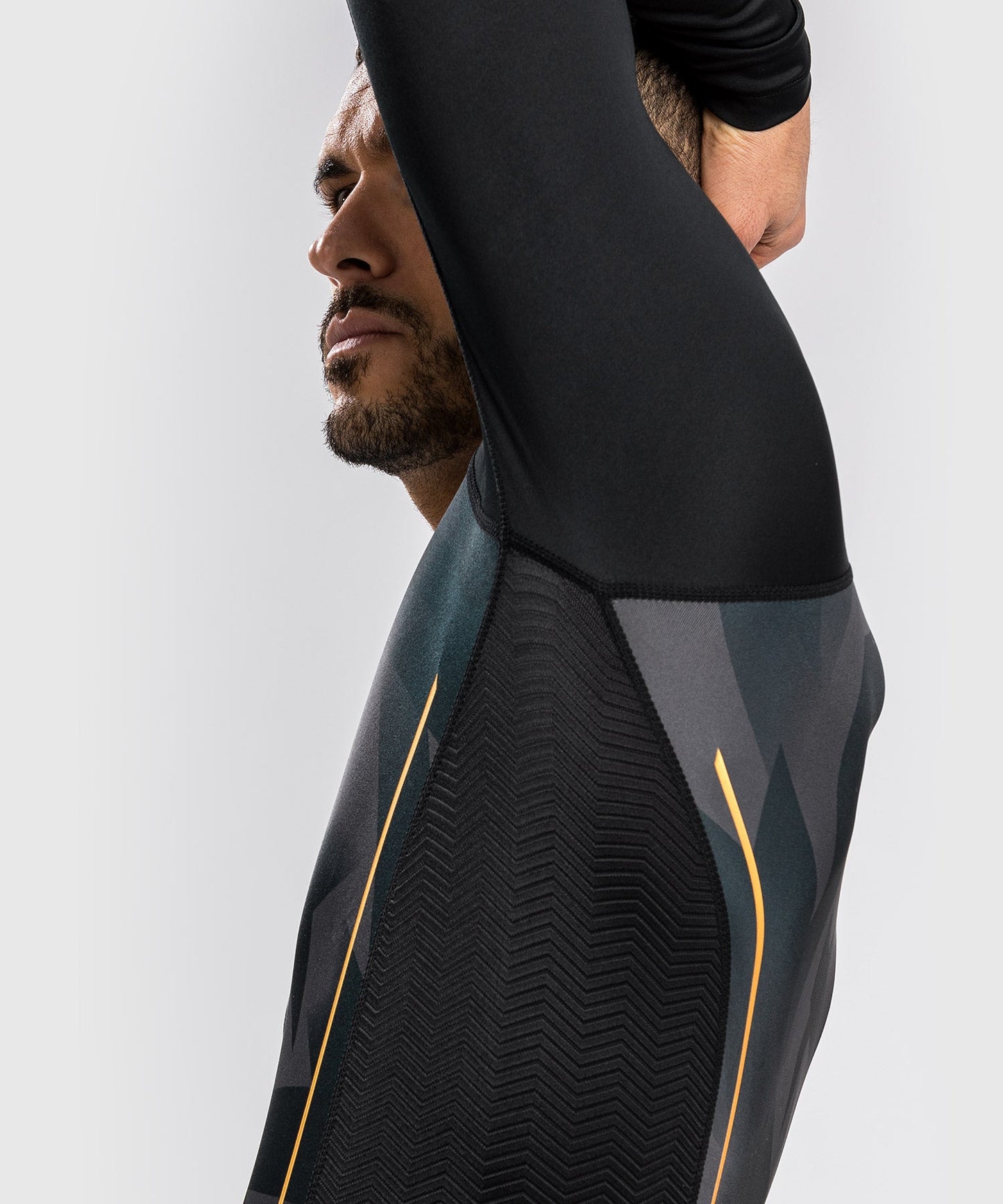 Rashguard Venum Razor - Long Sleeve - Black/Gold