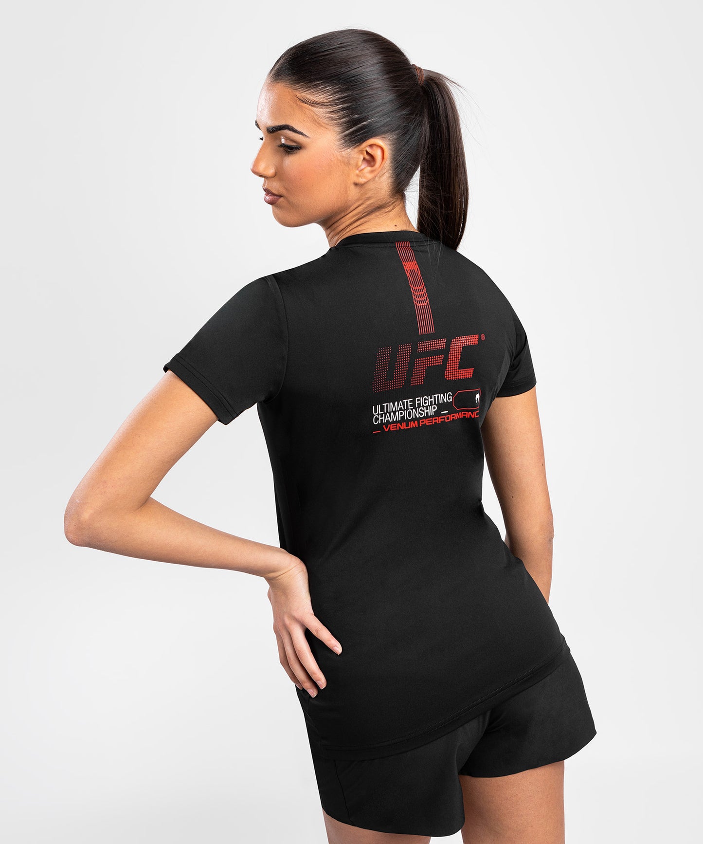 UFC Adrenaline von Venum Fight Week  Dry-Tech-T-Shirt für Frauen - Schwarz