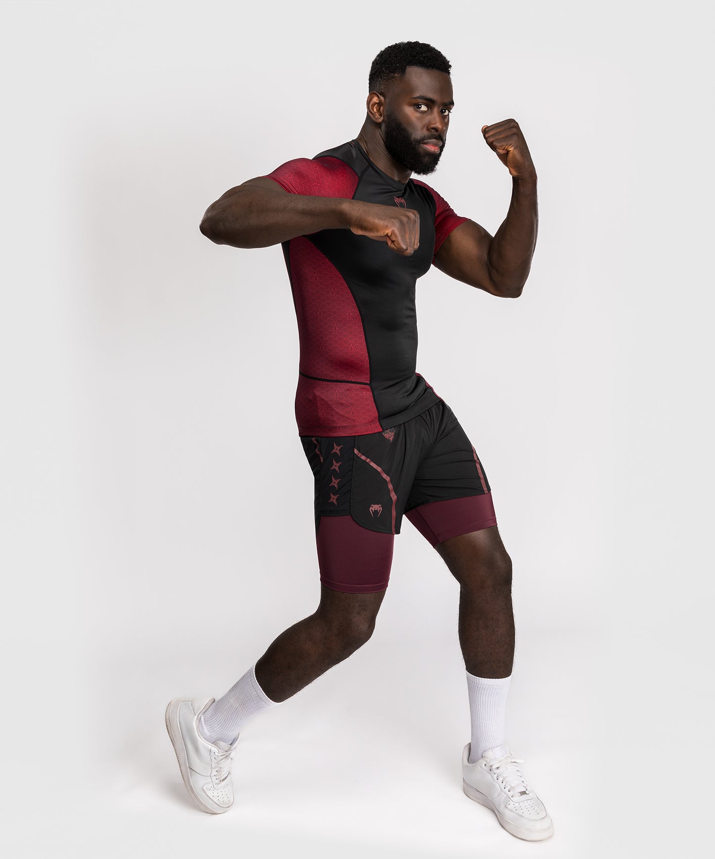 Men's Venum x Assassin's Creed: Shadows Short Sleeve Rashguard - Bordeaux/Black