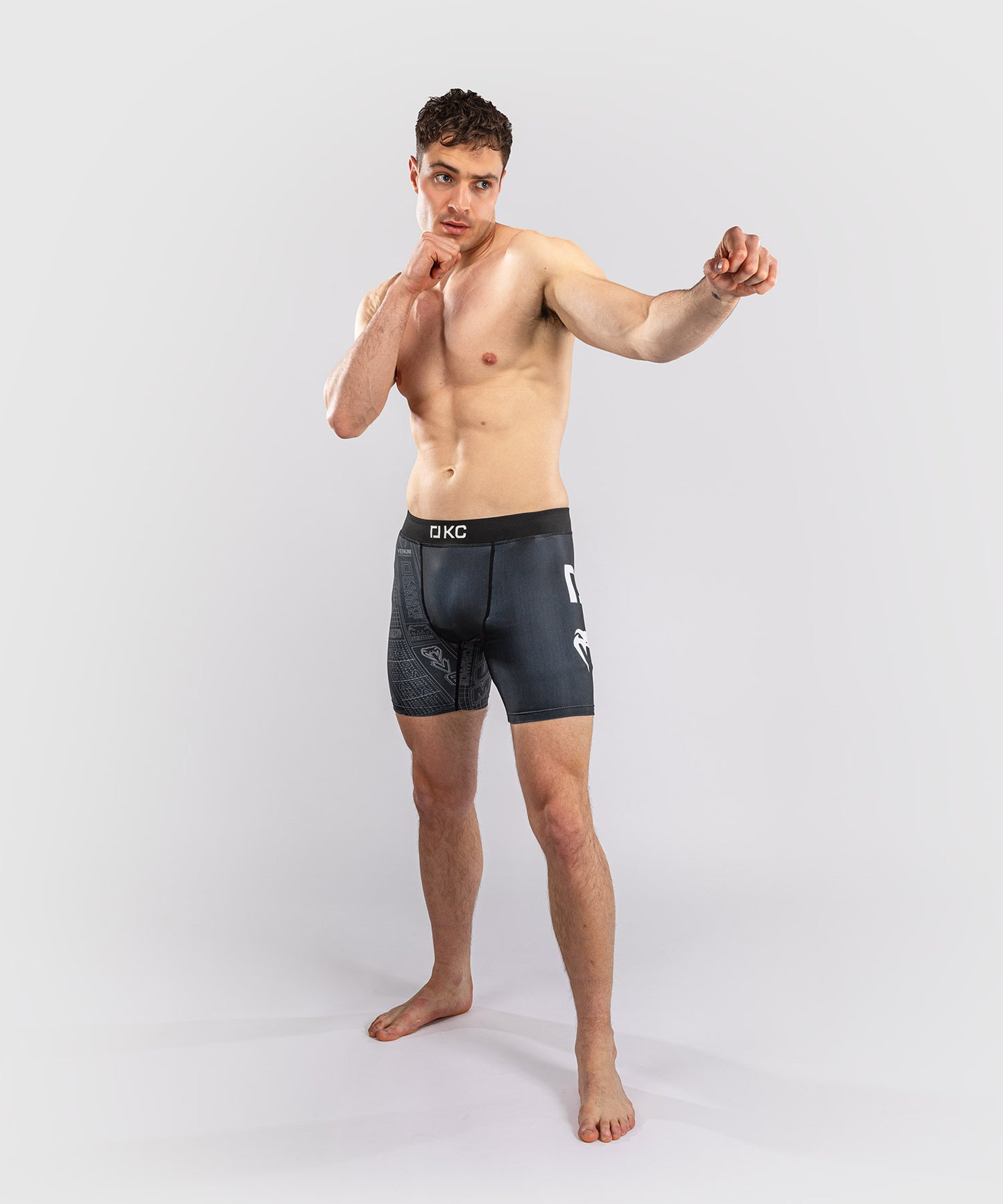 Karate Combat by Venum Pantaloncini a Compressione – Nero/Grigio