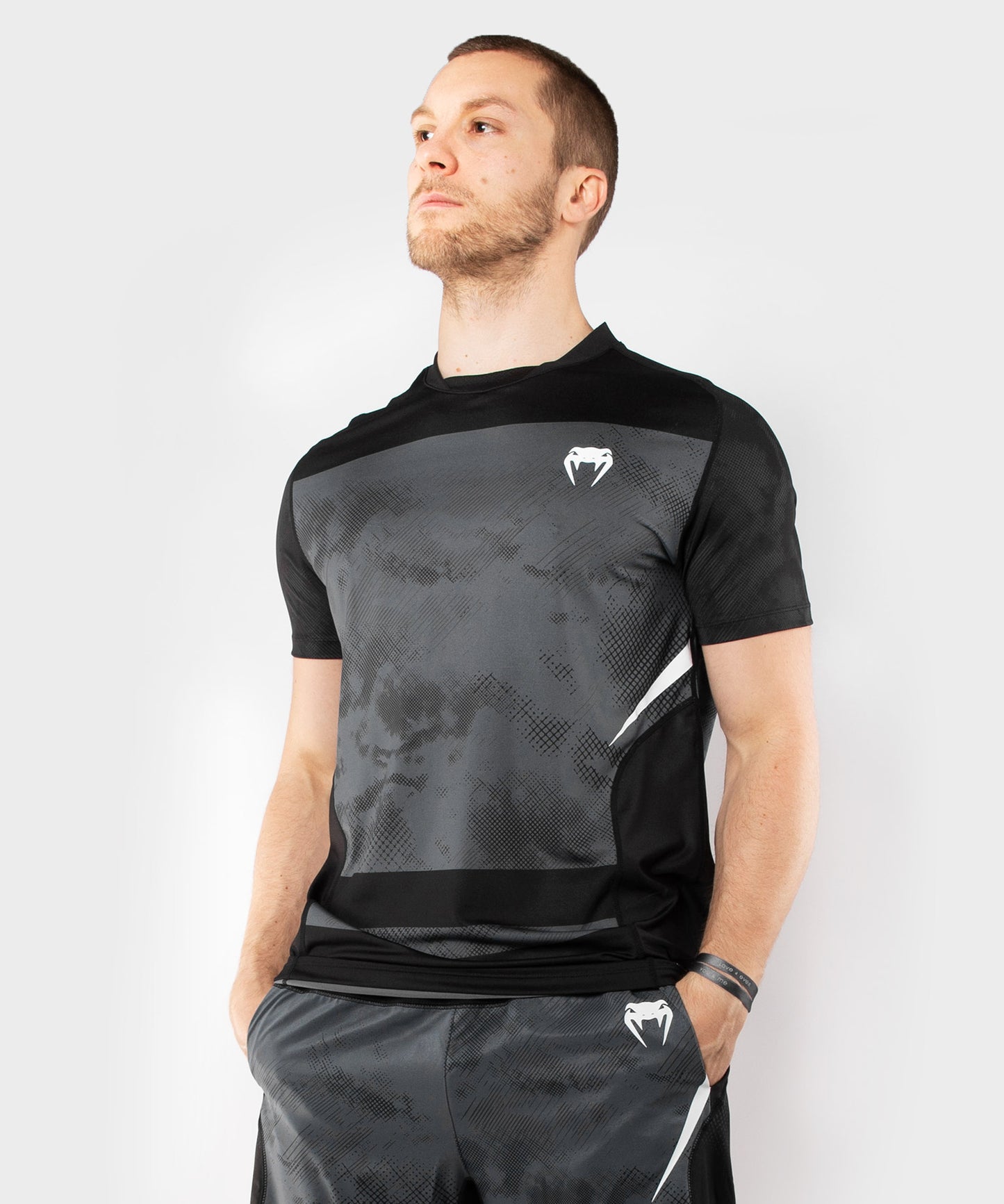Camiseta Venum Sky247 Dry Tech - Negro/Gris