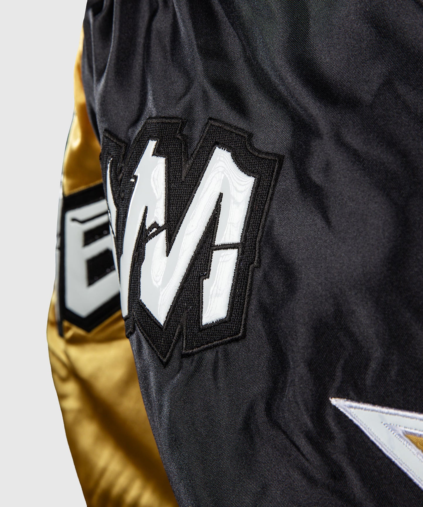 Venum Inferno 2.0 Muay Thai Shorts - Schwarz/Gold