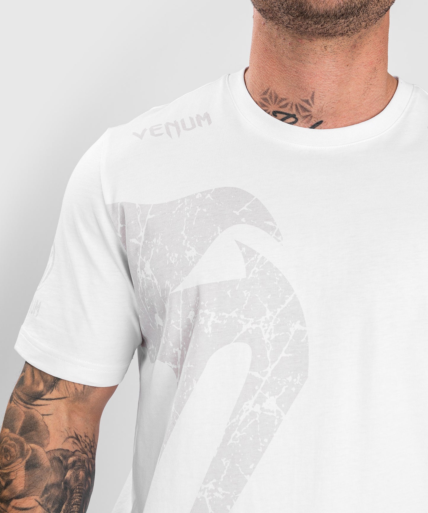 Camiseta Venum Giant Regular Fit - Blanco