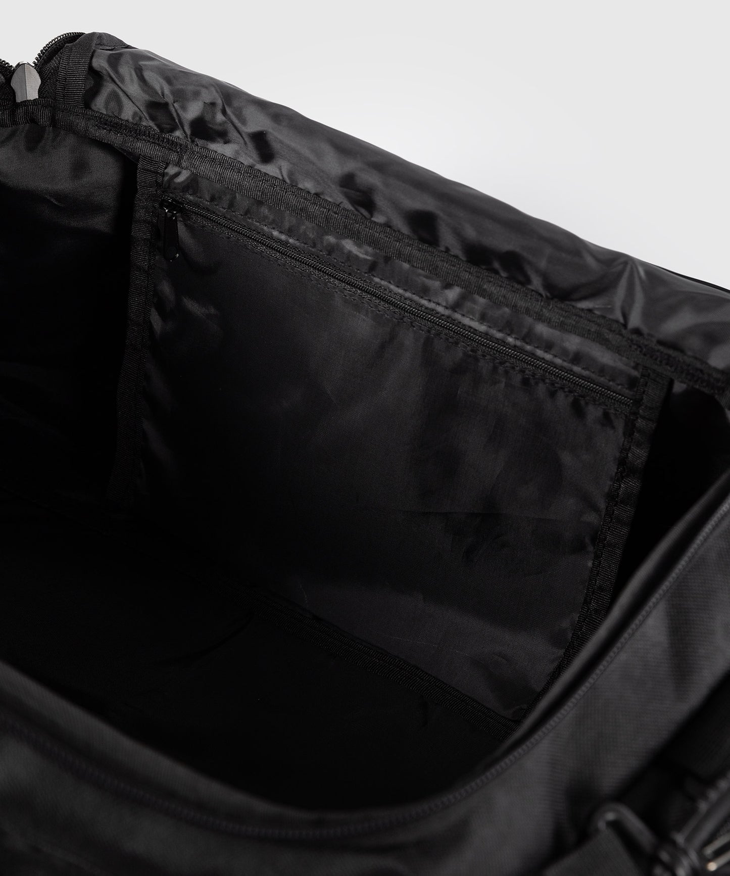 Venum Essential Bolsa Deportiva (26L) - Negro