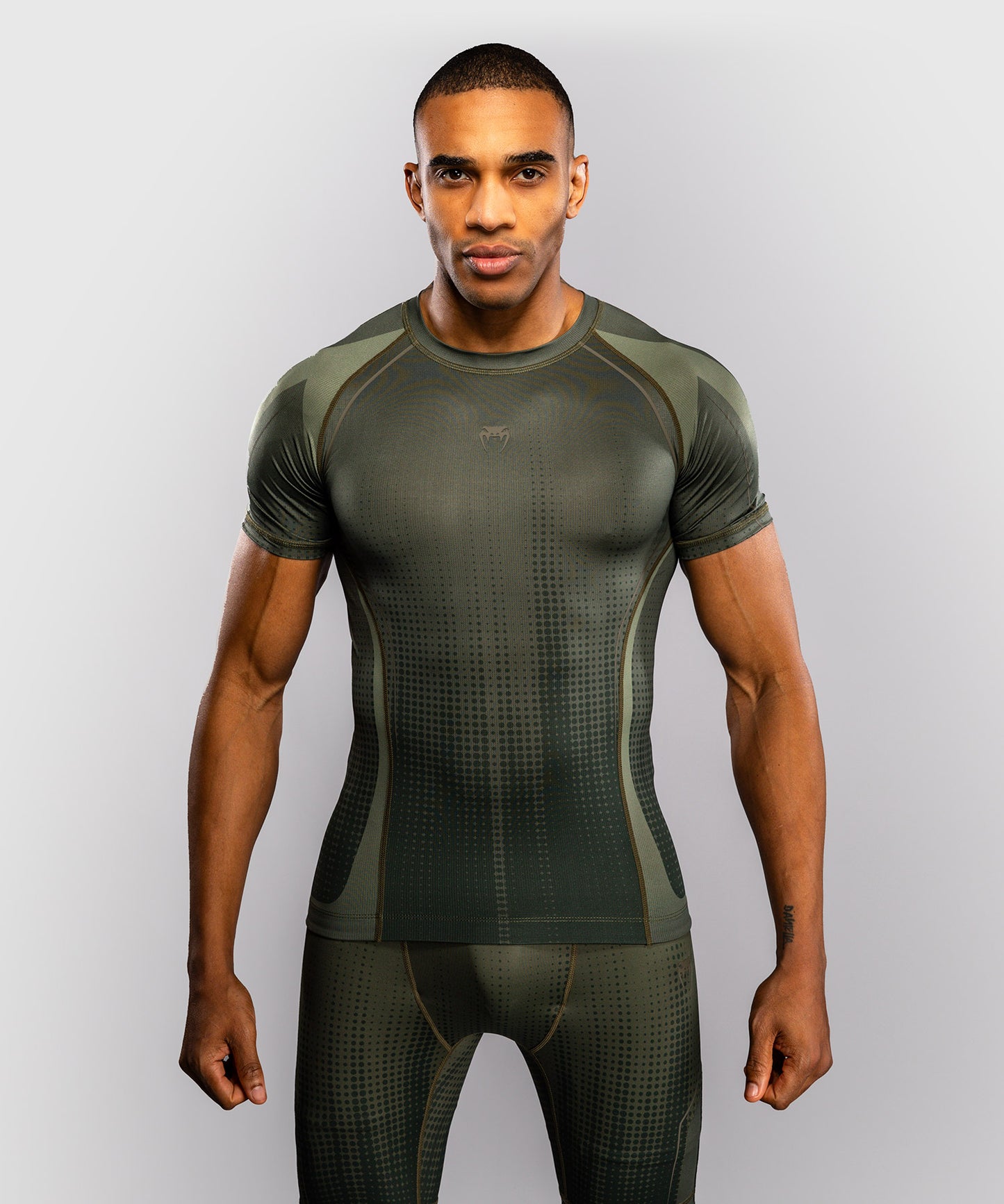Rashguard à Manches Courtes Venum Stealth – Kaki/Vert Foncé