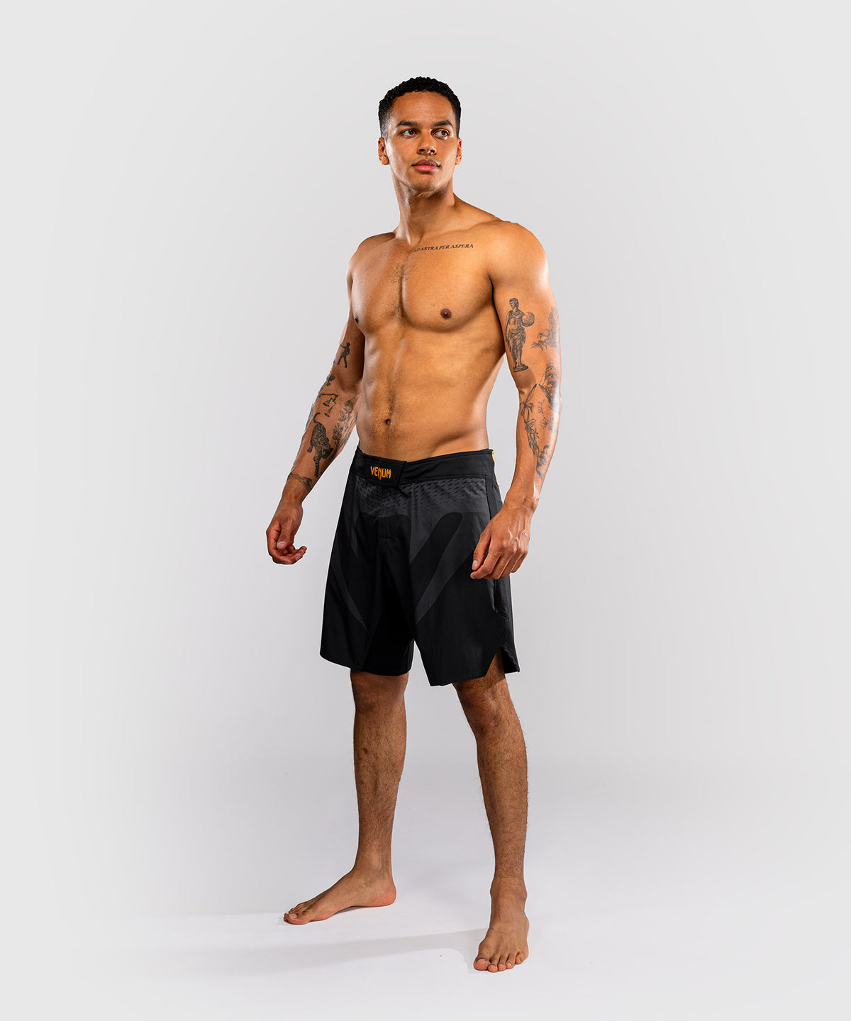 Venum Attack Fightshorts - Negro/Dorado