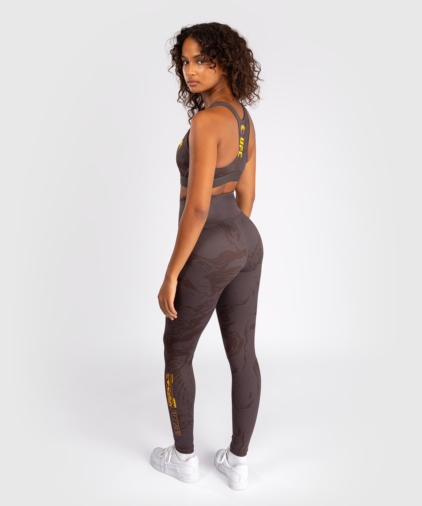 UFC Fusion by Venum Fight Week Performance Leggings für Damen - Erdbraun