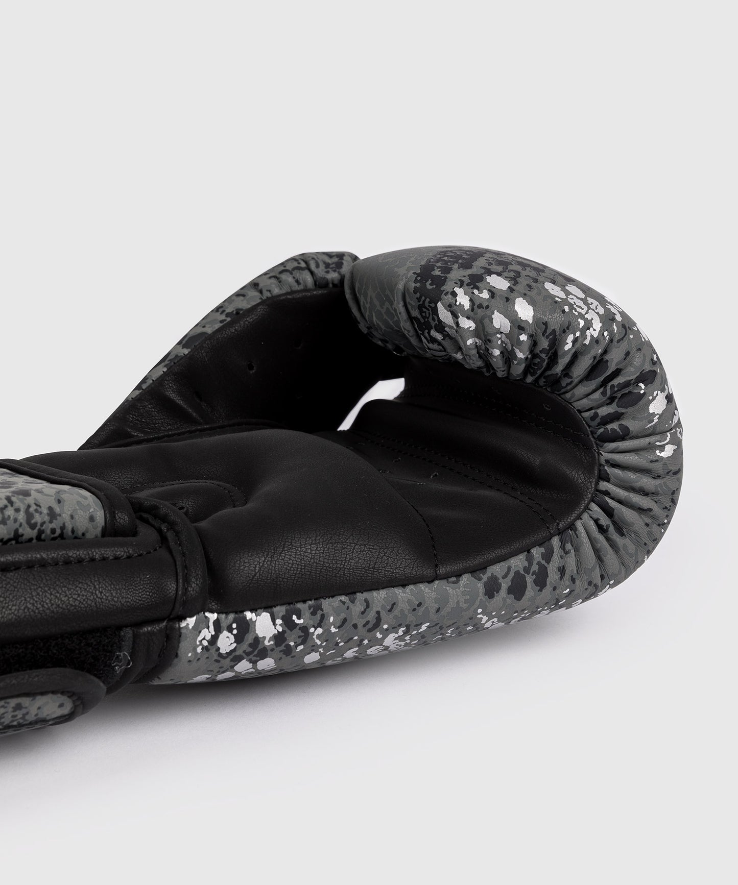Venum Amazonia boxing gloves - Dark grey