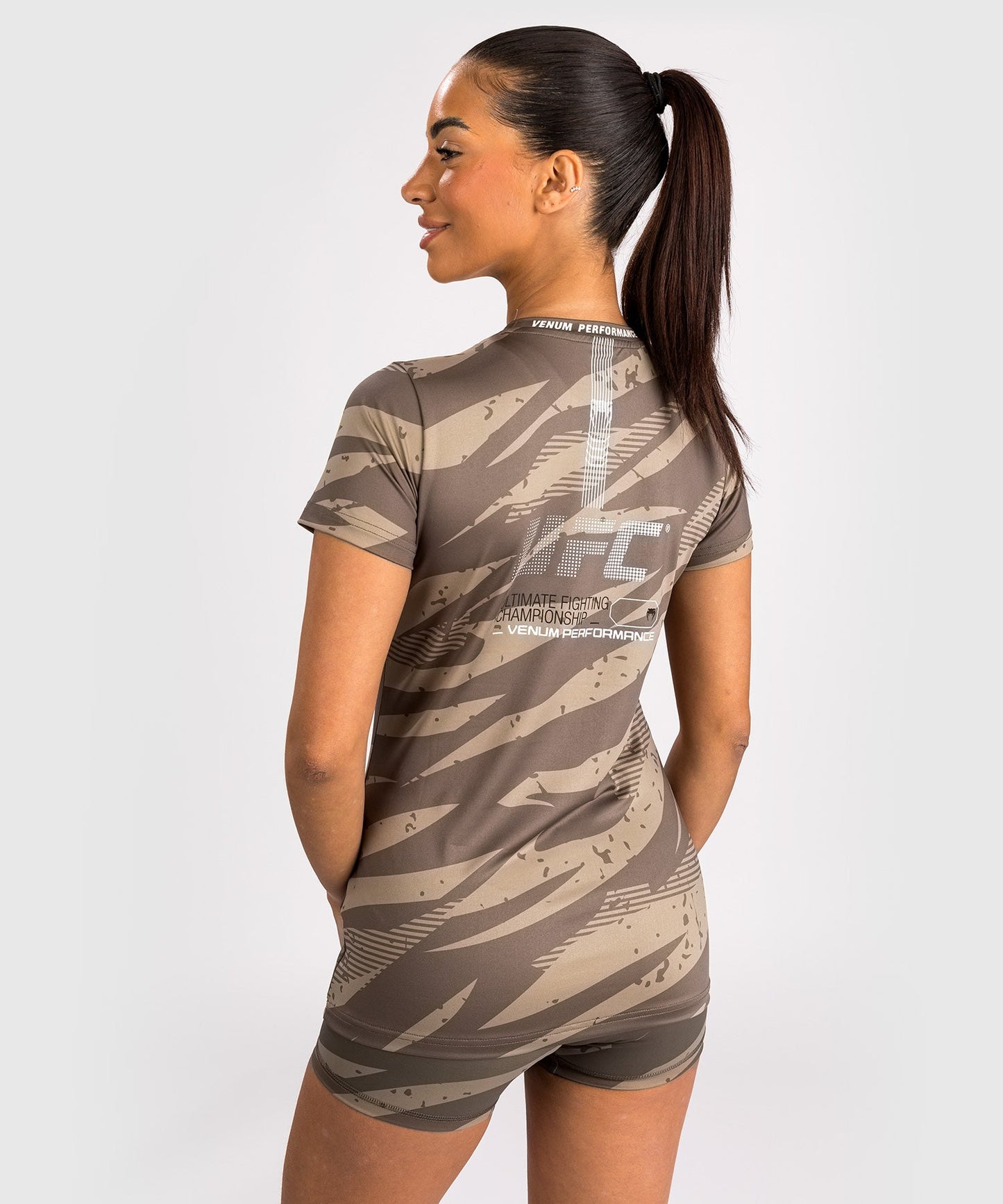 T-Shirt Dry-Tech pour Femmes UFC Adrenaline by Venum Fight Week - Desert Camo