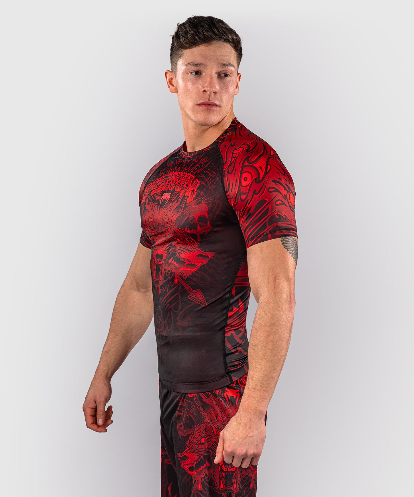 Venum Wolf Atak Rashguard Manga Corta – Negro/Rojo