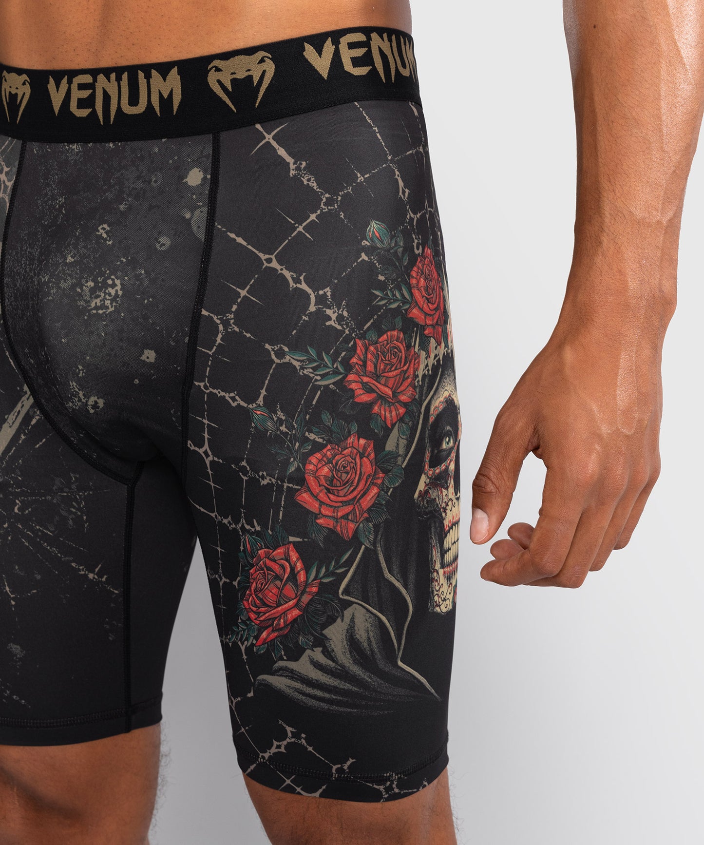 Shorts Vale Tudo pour Hommes Venum Santa Muerte 5.0 - Noir Profond/Or
