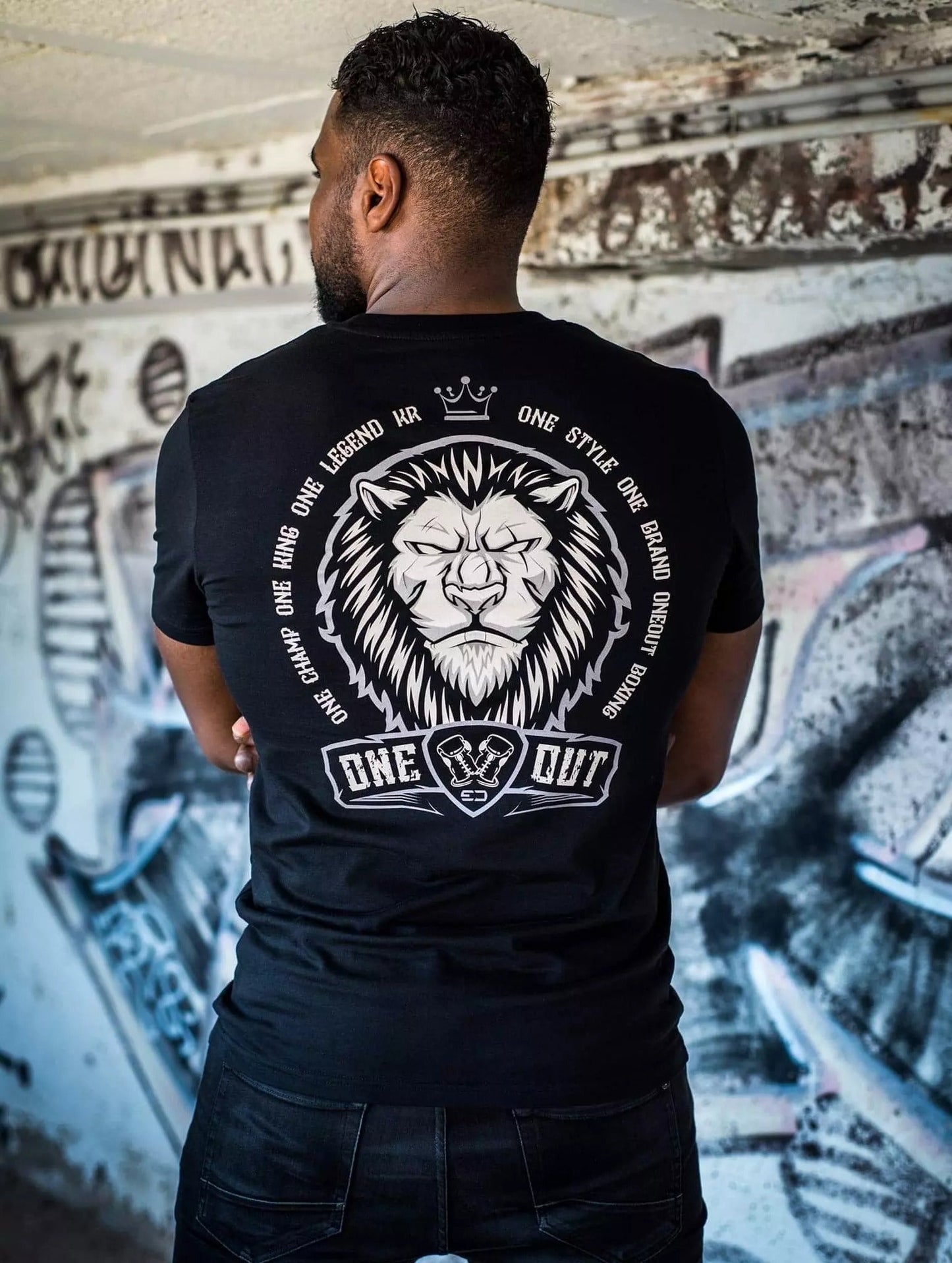 T-Shirt Oneout One King One Legend - Schwarz