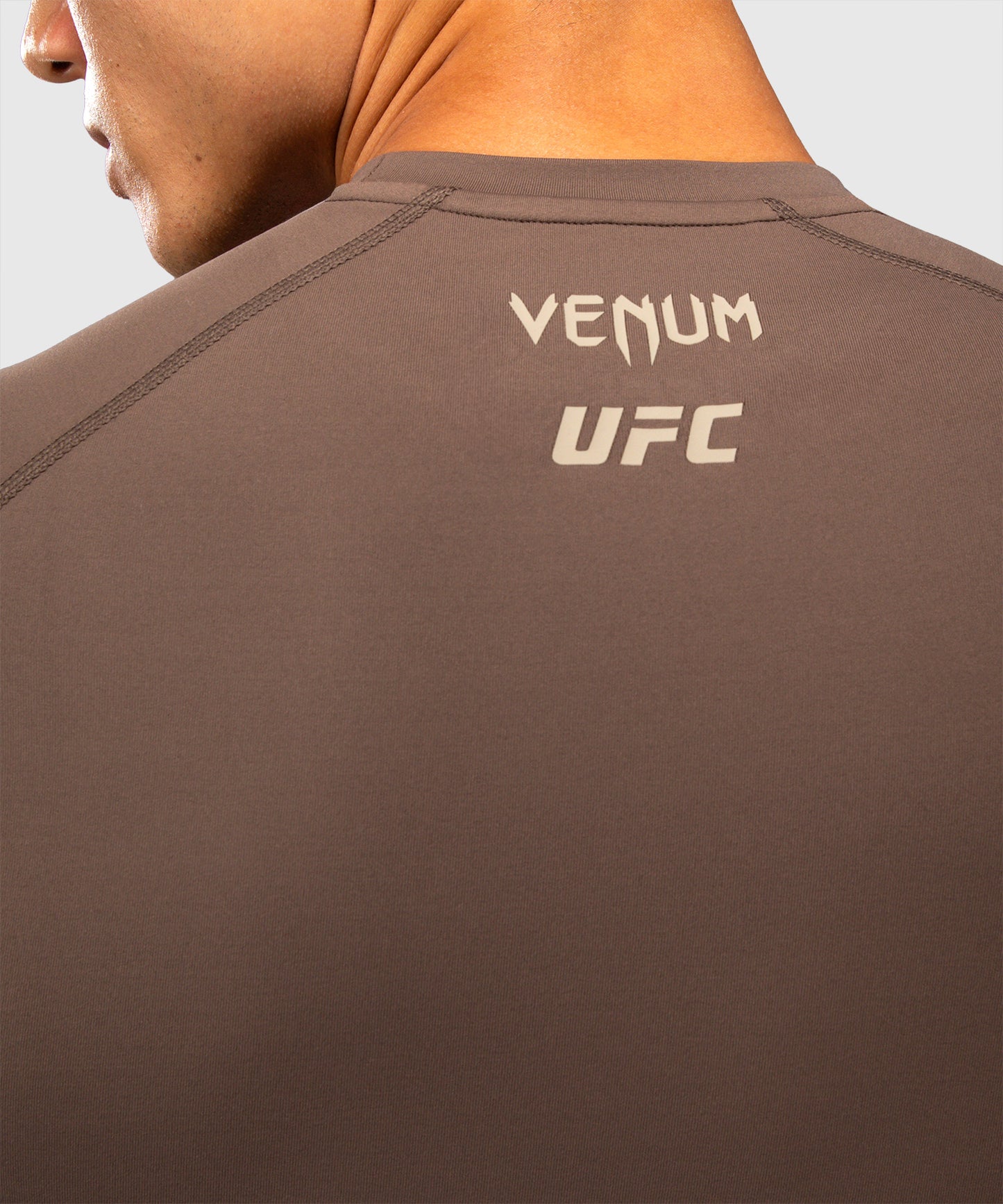 Venum UFC Unity by Venum Authentic Fight Week Rashguard Técnico de Manga Larga para Hombre - Marrón