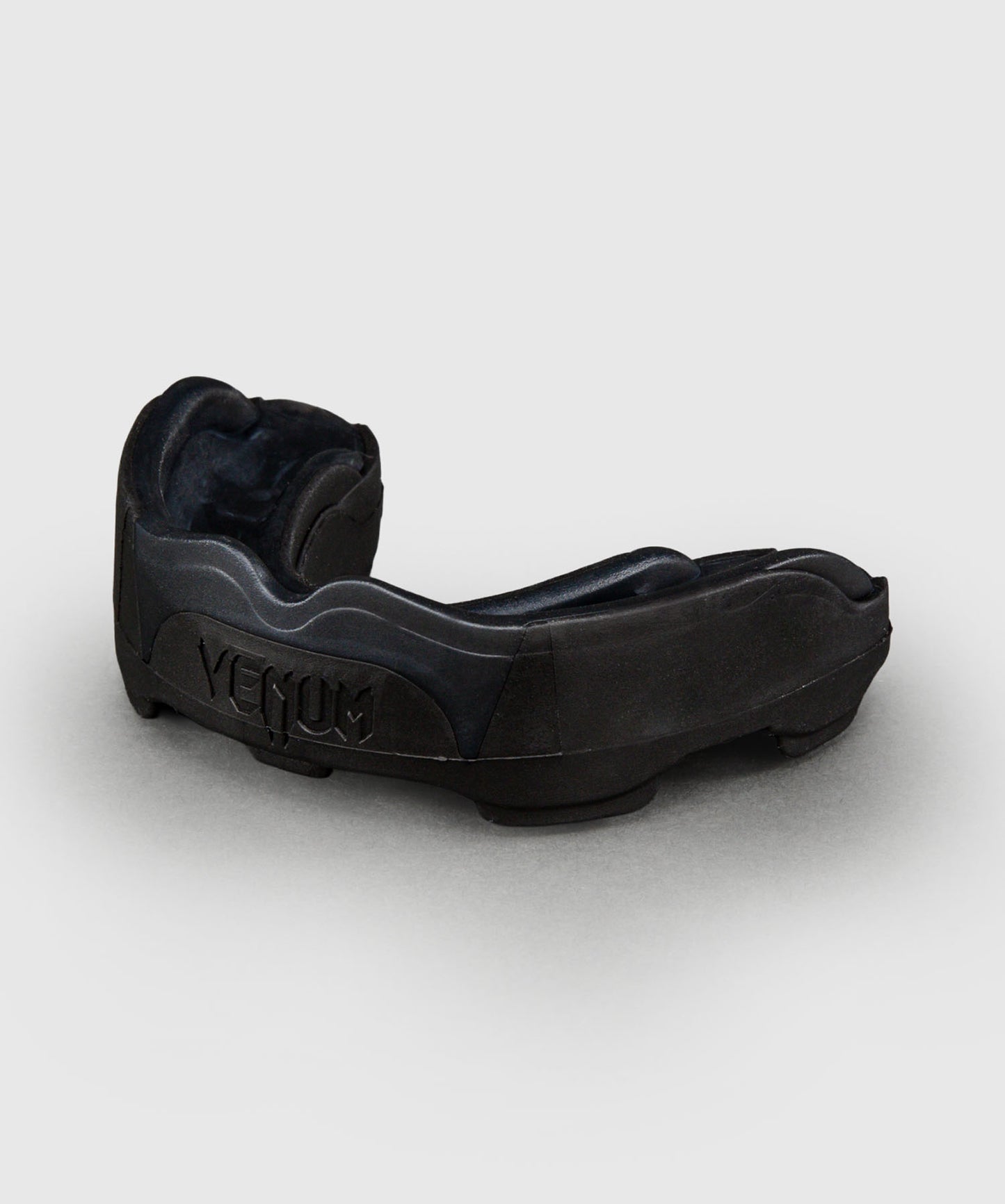 Venum Predator Paradenti – Nero/Nero/Rosso