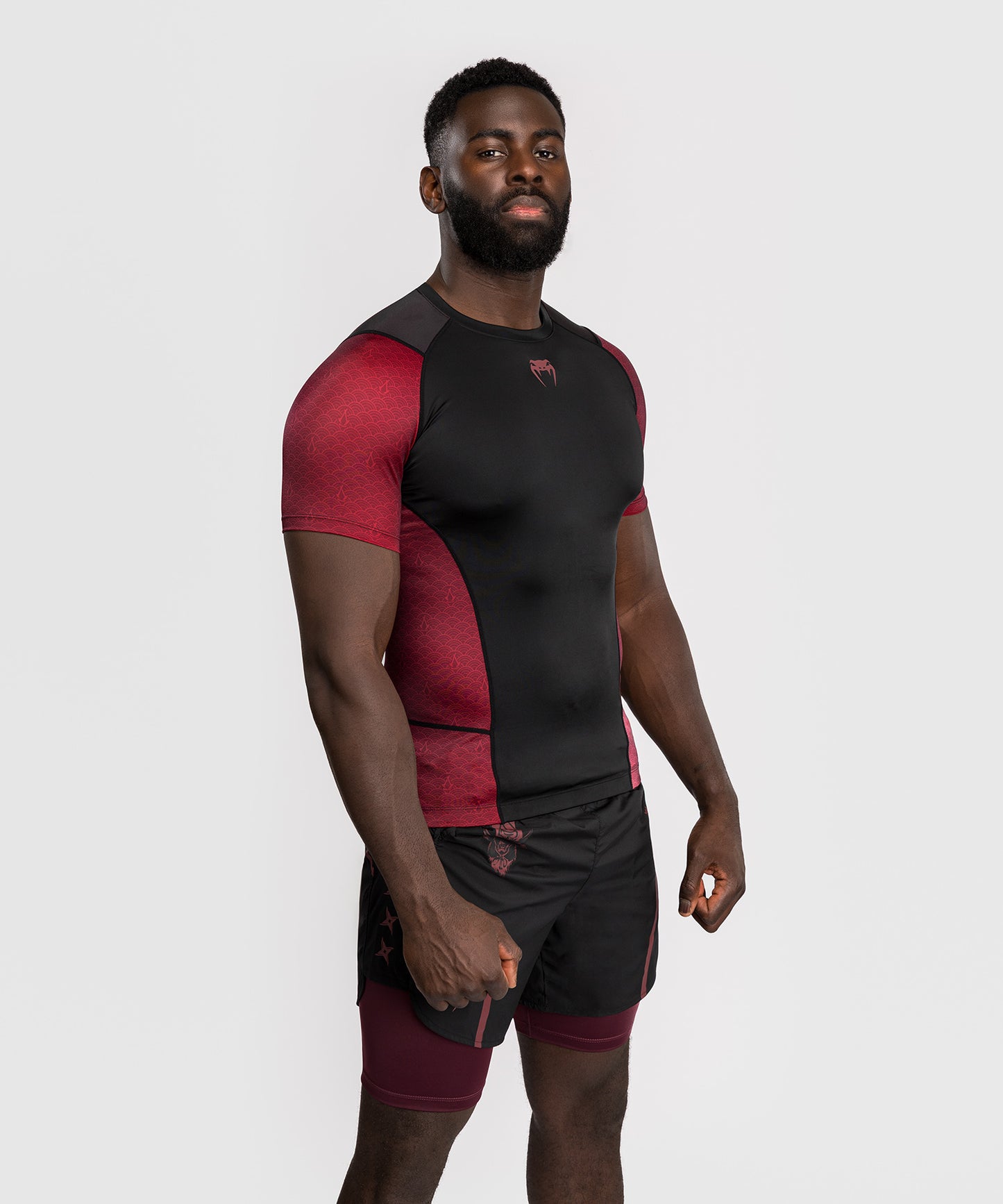 Men's Venum x Assassin's Creed: Shadows Short Sleeve Rashguard - Bordeaux/Black