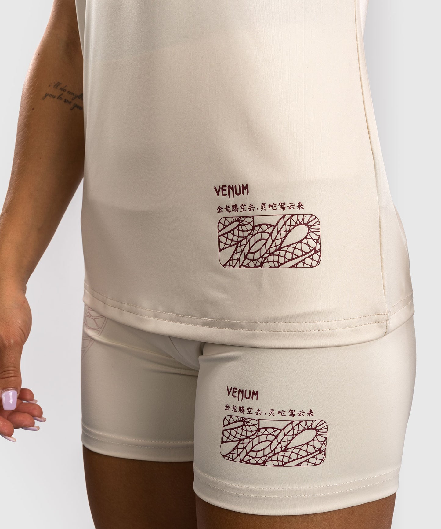 T-shirt Dry-Tech pour Femmes Venum Serpenti – Ivoire/Bordeaux
