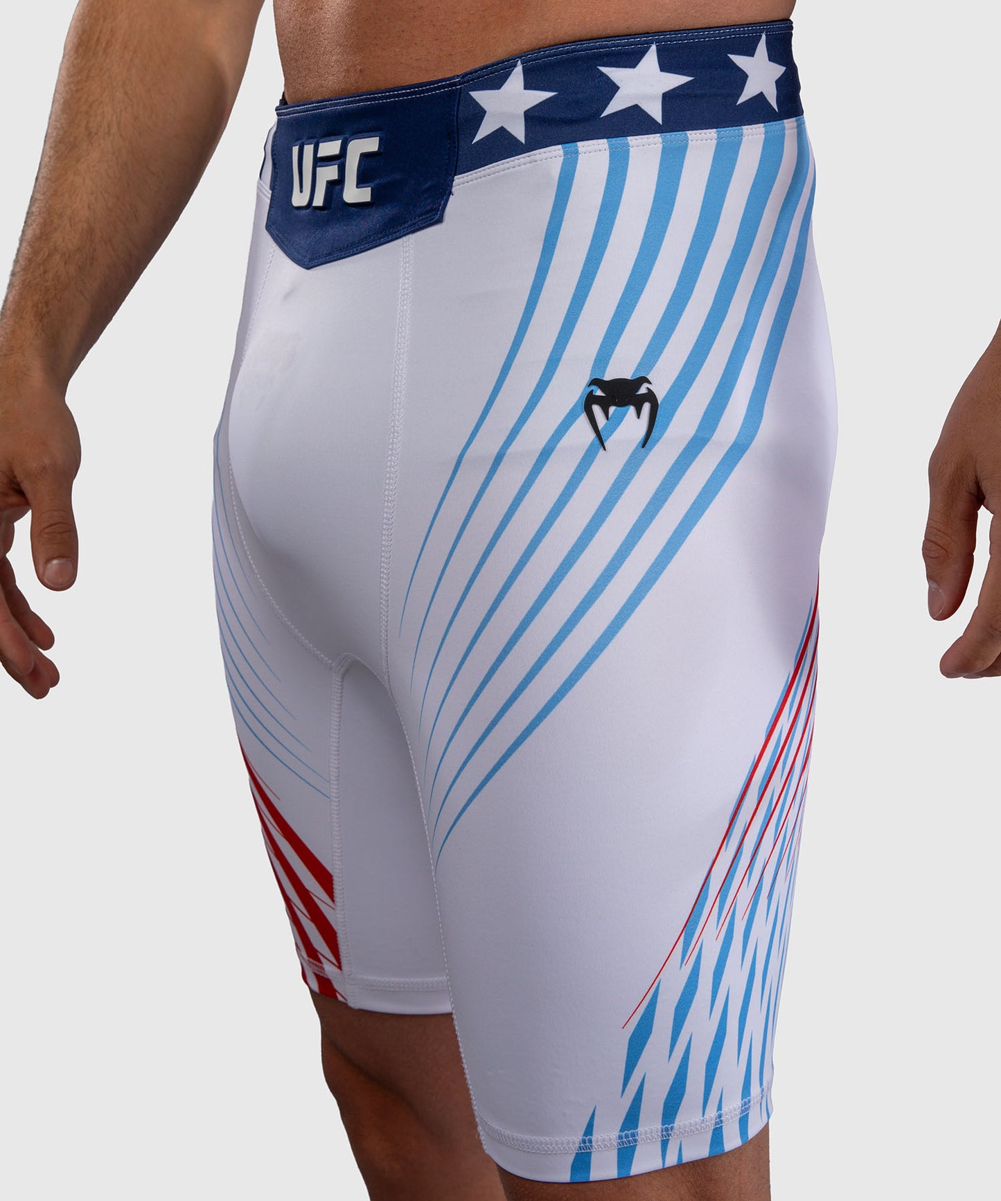 Official UFC Freedom 250 by Venum Authentic Fight Night Vale Tudo Shorts para hombre - Blanco