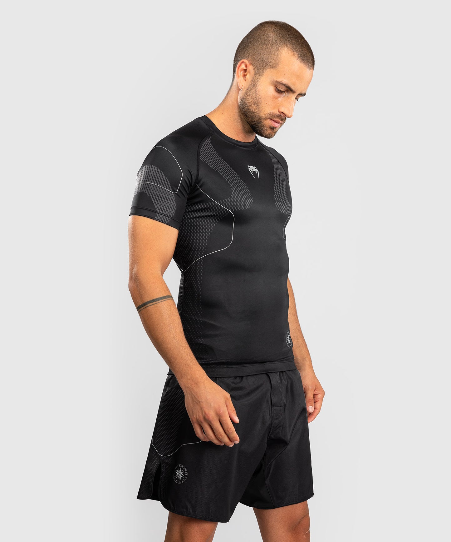 Rashguard Manches Courtes Venum Nexus – Noir/Argent