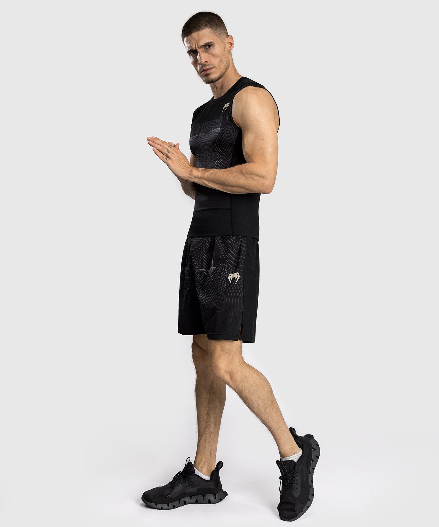 Venum G-Fit Air Herren Ärmelloses Rashguard - Tiefschwarz/Wüstensand