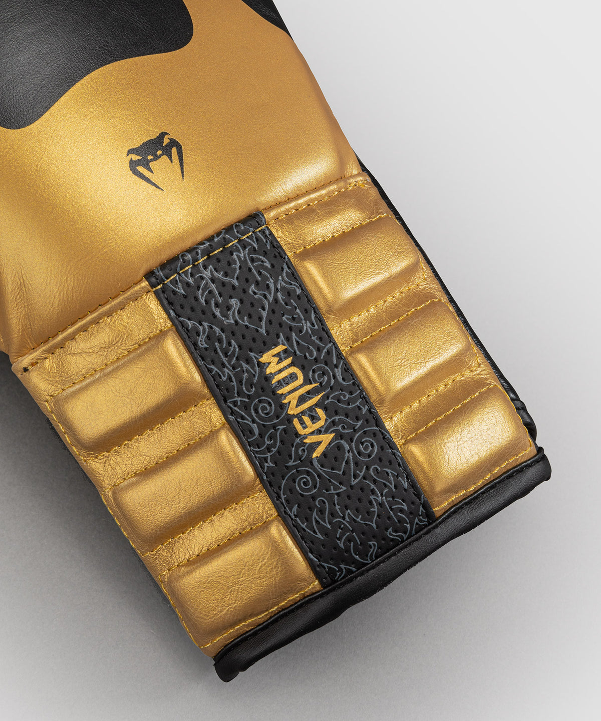 Venum Reverso Guantes de Boxeo – Negro/Oro