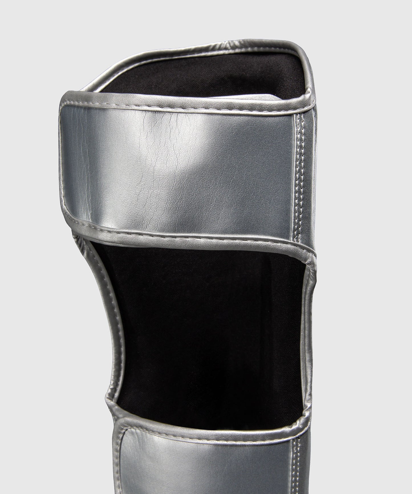 Ringhorns Charger by Venum Espinilleras – Plata/Negro
