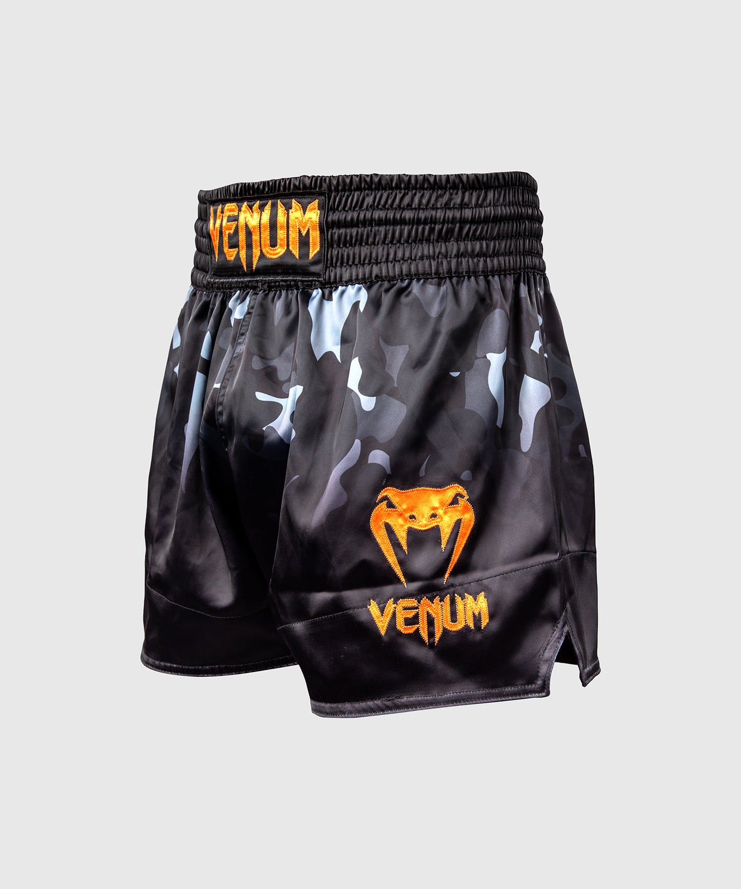 Venum Classic Shorts de Muay Thai - Camo Negro/Naranja