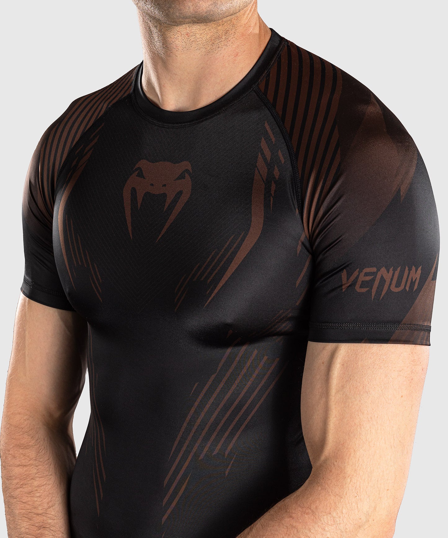 Venum No-Gi 6.0 Rashguard a Maniche Corte - Nero/Marrone
