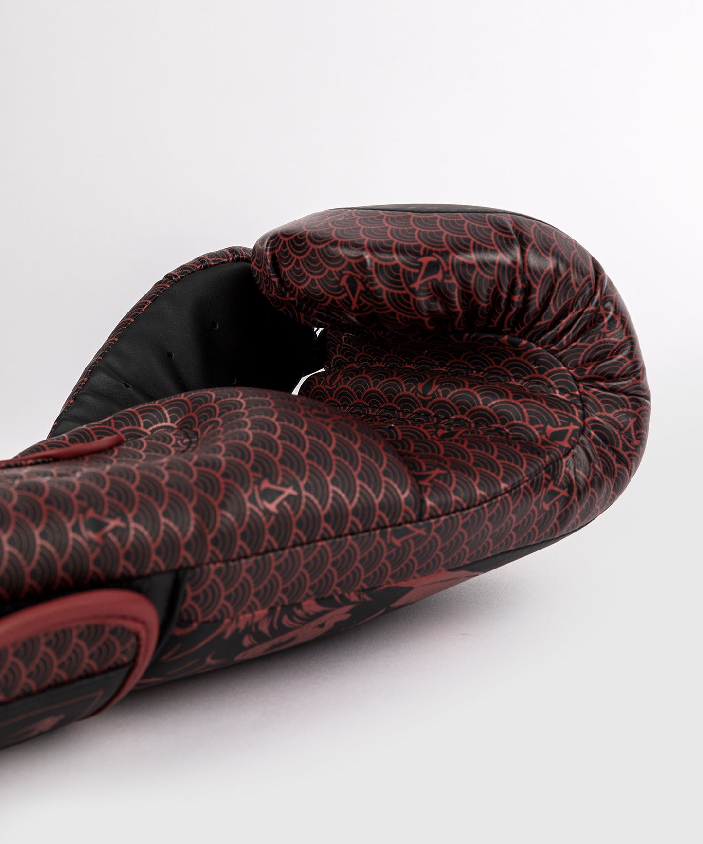 Venum x Assassin's Creed Shadows Boxing Gloves - Bordeaux/Black