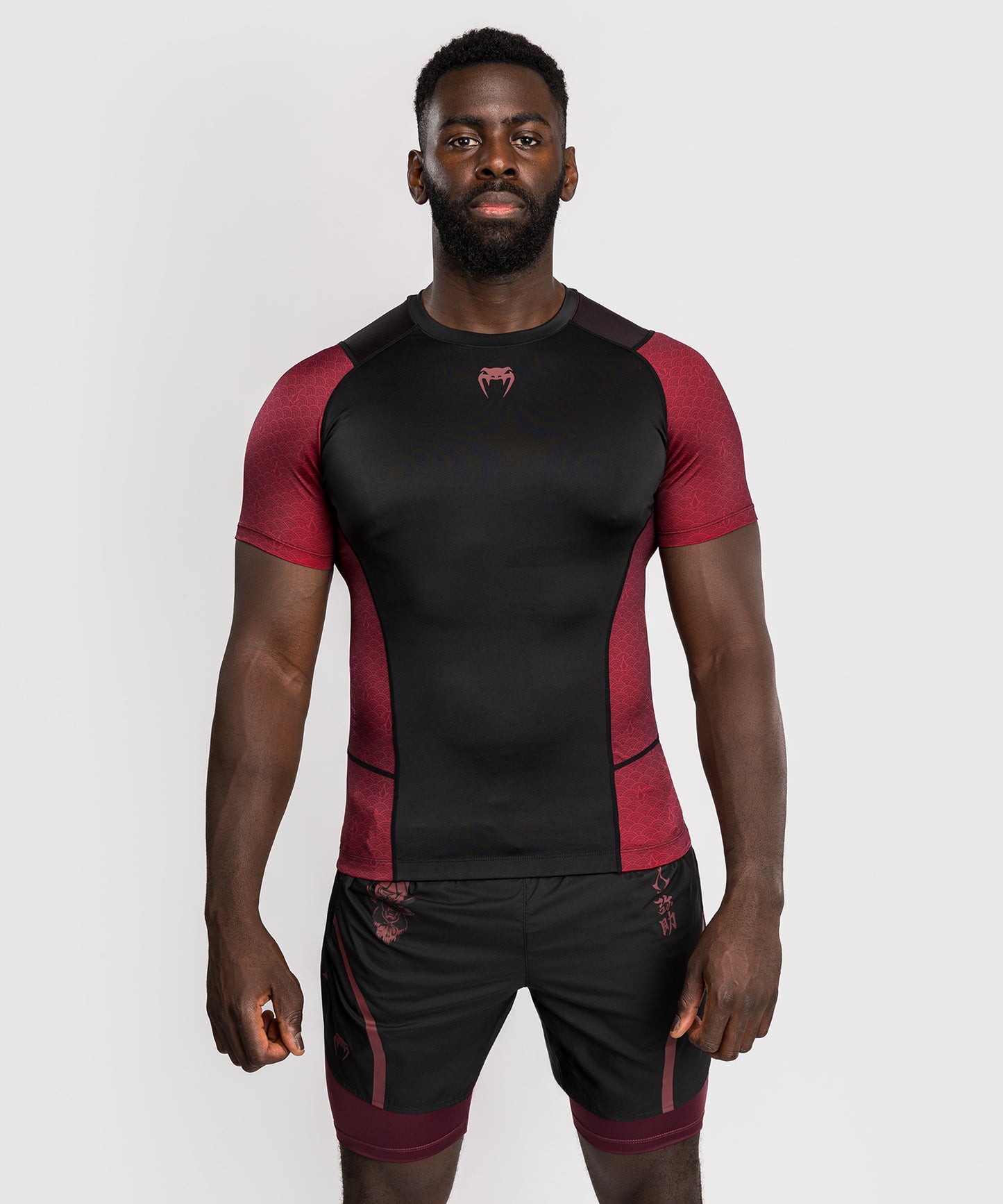 Men's Venum x Assassin's Creed: Shadows Short Sleeve Rashguard - Bordeaux/Black