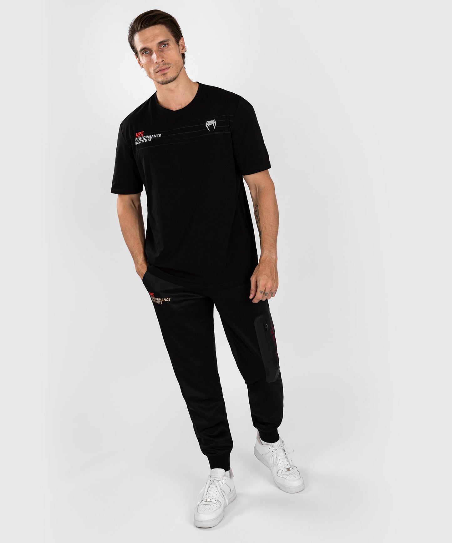 Venum Performance Institute 2.0 UFC Männer T-Shirt - Schwarz/Rot