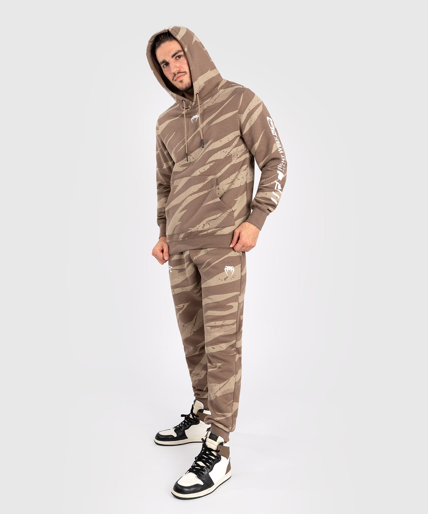 UFC Adrenaline by Venum Fight Week Felpa Con Cappuccio da Uomo - Desert Camo