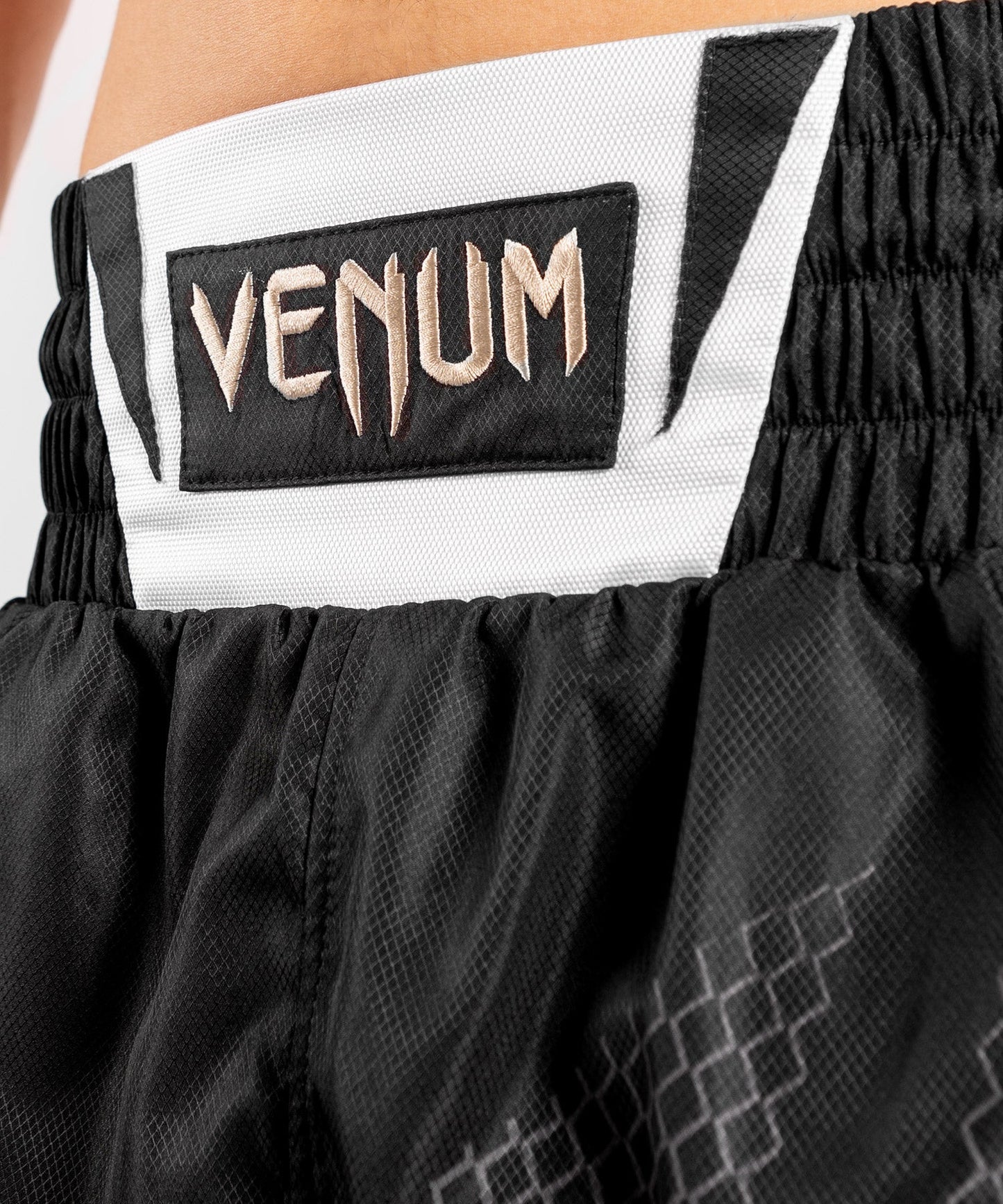 Venum Arrow boxing shorts - Black/White