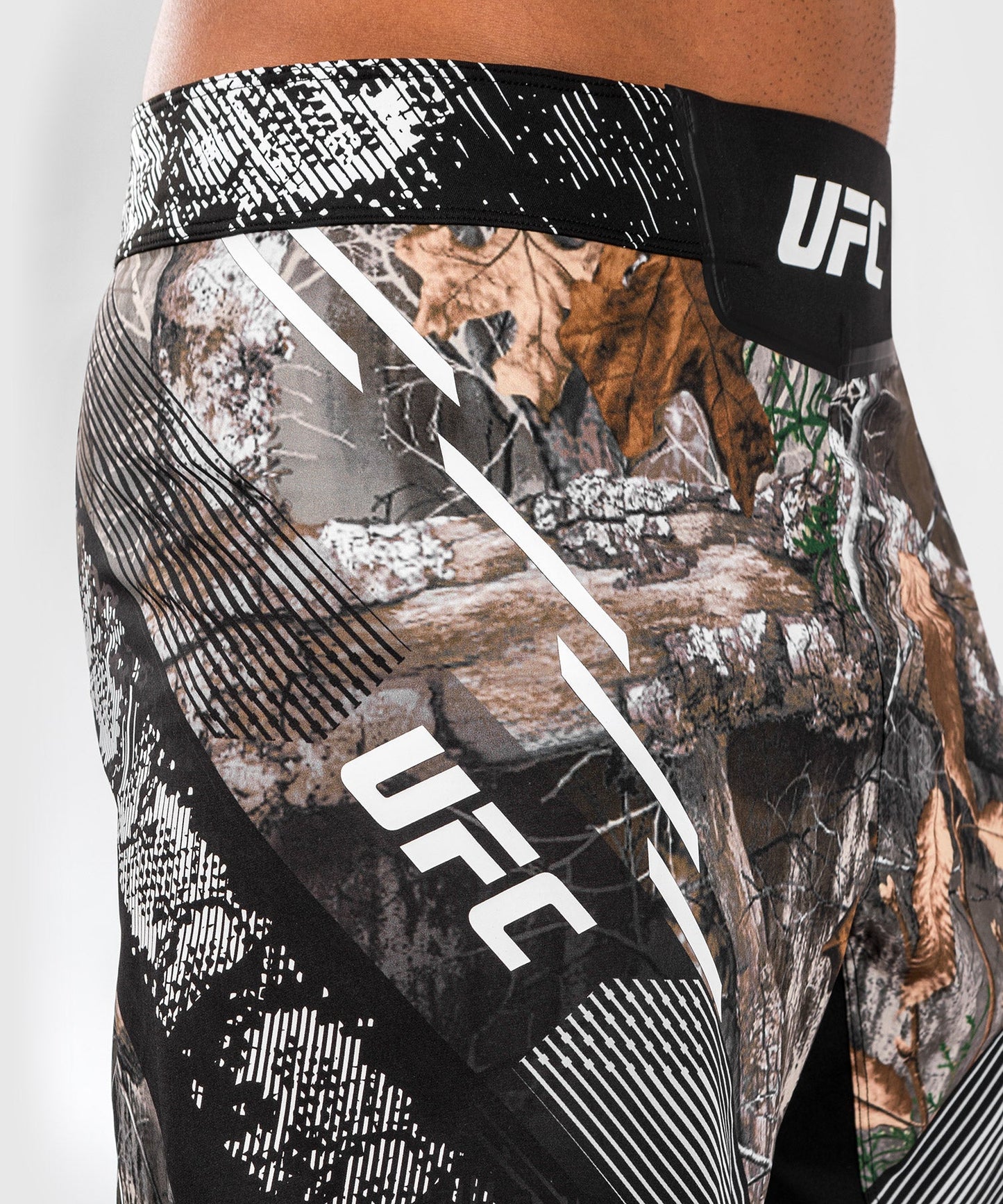 Short de combat pour homme Realtree Camo UFC Adrenaline by Venum Fight Night - Long Fit