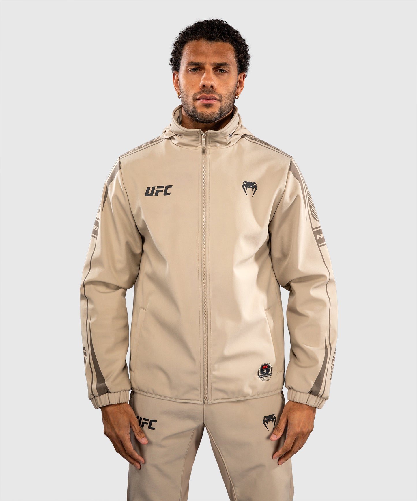 Venum UFC Unity by Venum Authentic Fight Week Felpa con Cappuccio e Zip da Uomo - Sabbia