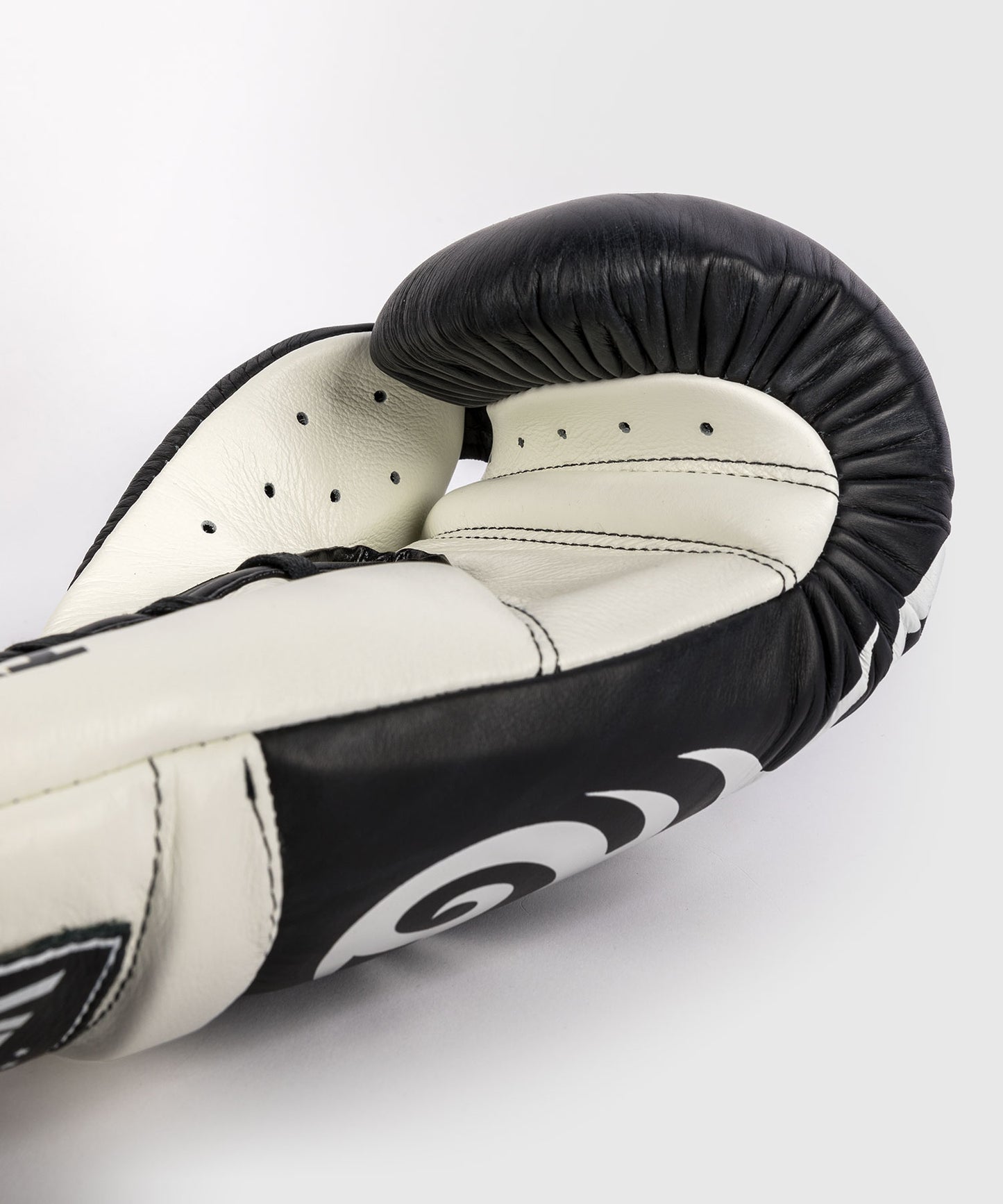 Guantoni da boxe Venum X Mike Tyson Pro con lacci - Nero/Bianco