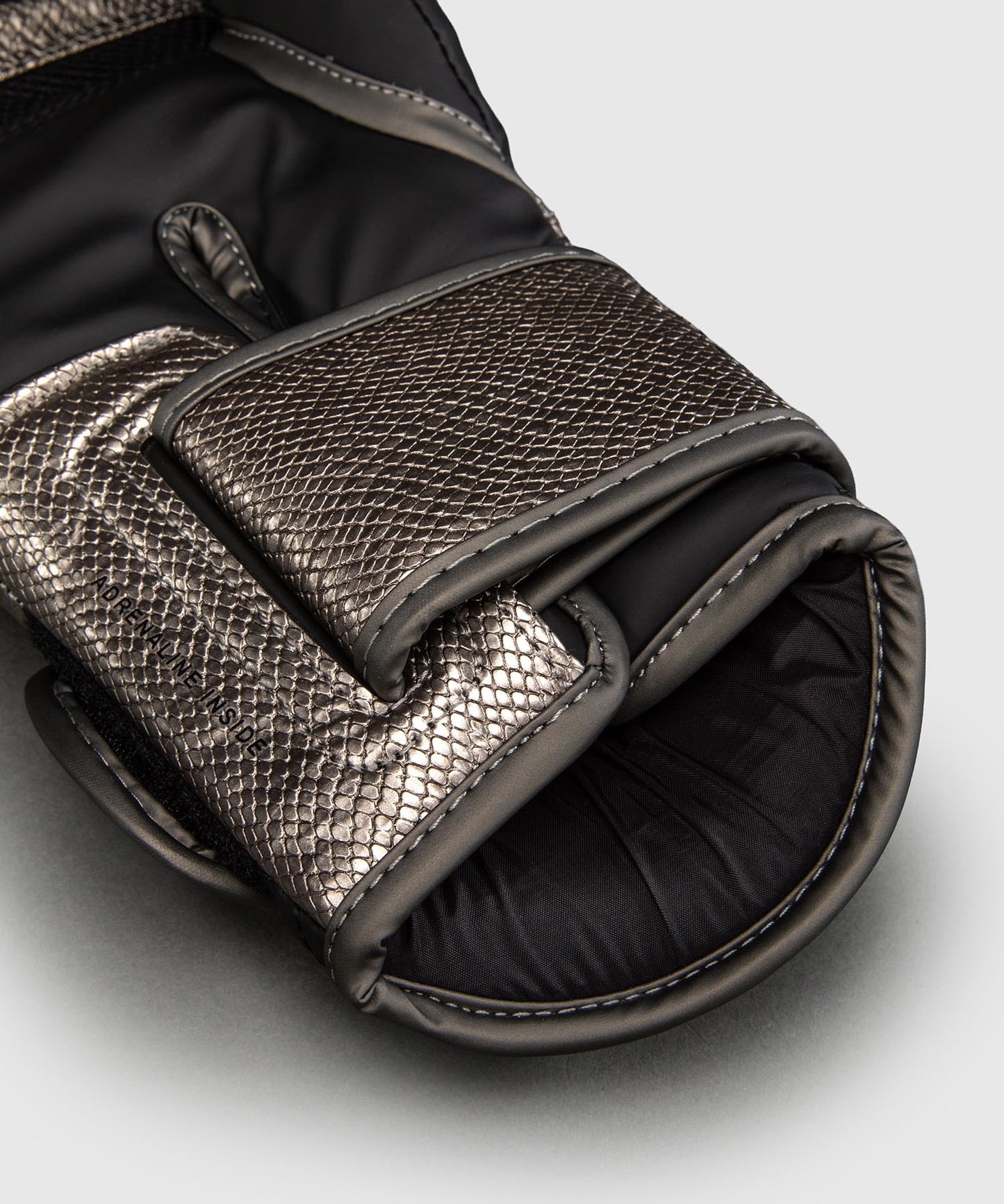Venum Challenger 4.0 Scales Boxhandschuhe – Silber/Schwarz