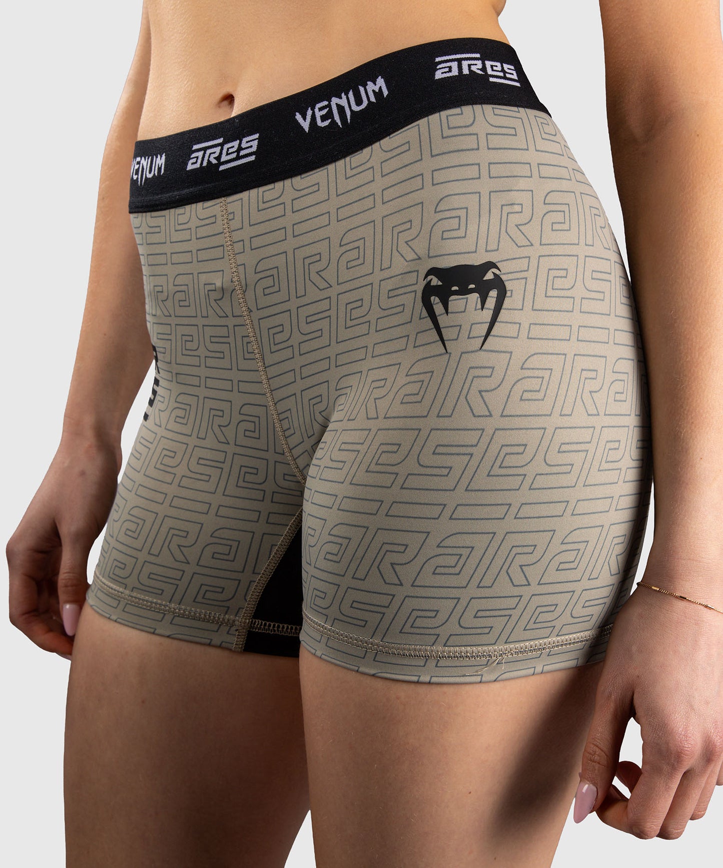 Venum x Ares 2.0 Pantaloncini da Allenamento da Donna – Sabbia