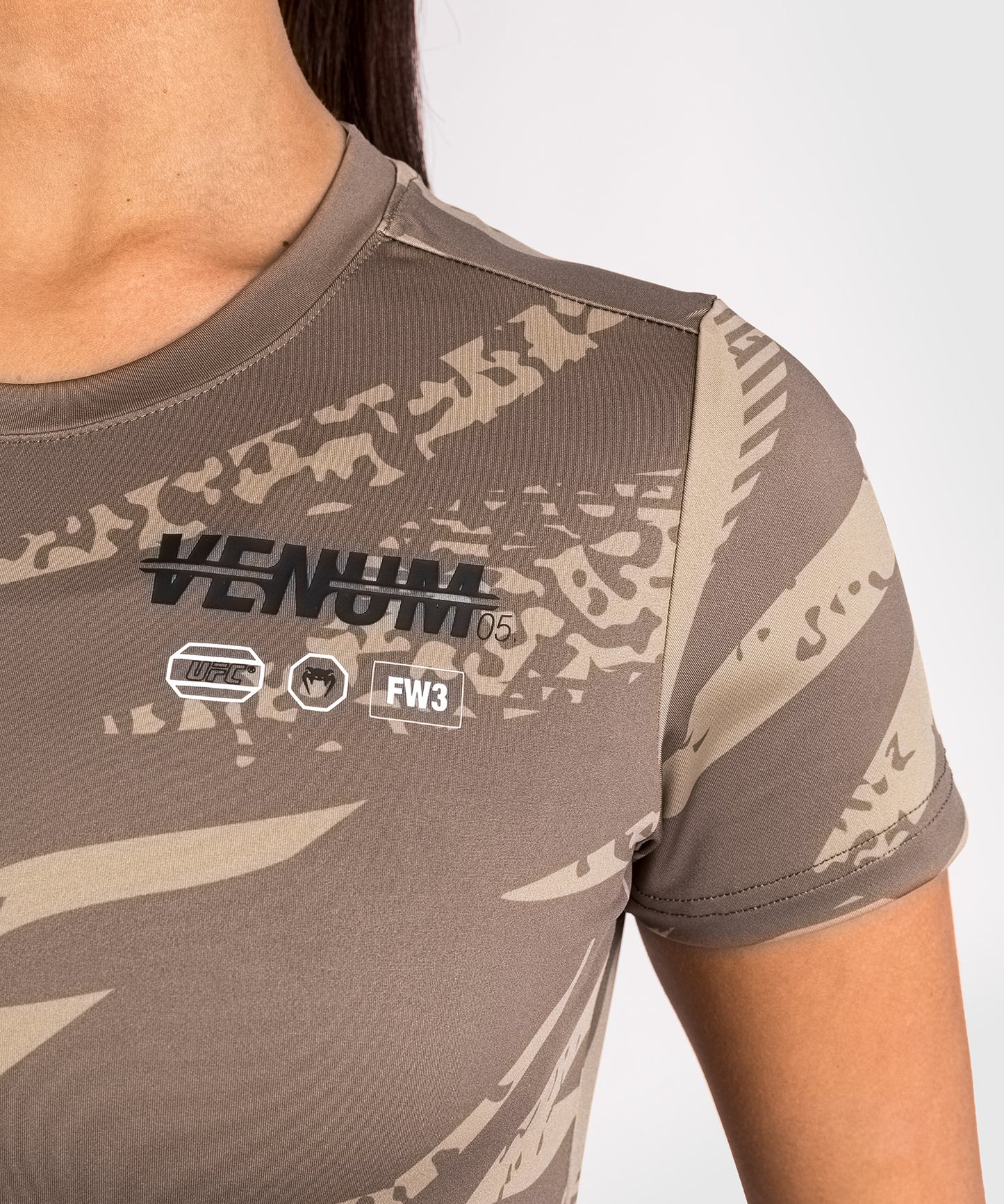 UFC Adrenaline by Venum Fight Week Dry-Tech T-Shirt für Frauen - Desert Camo