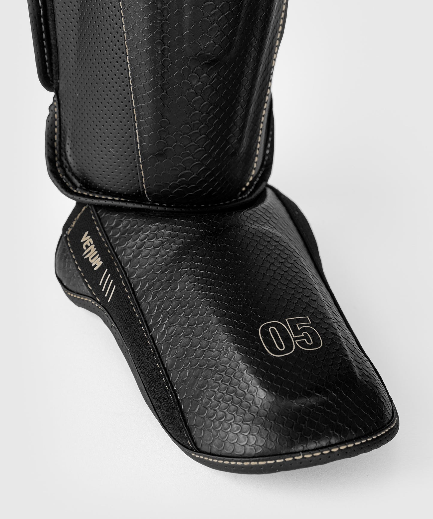 Venum Impact Evo Scales shin guards - Black