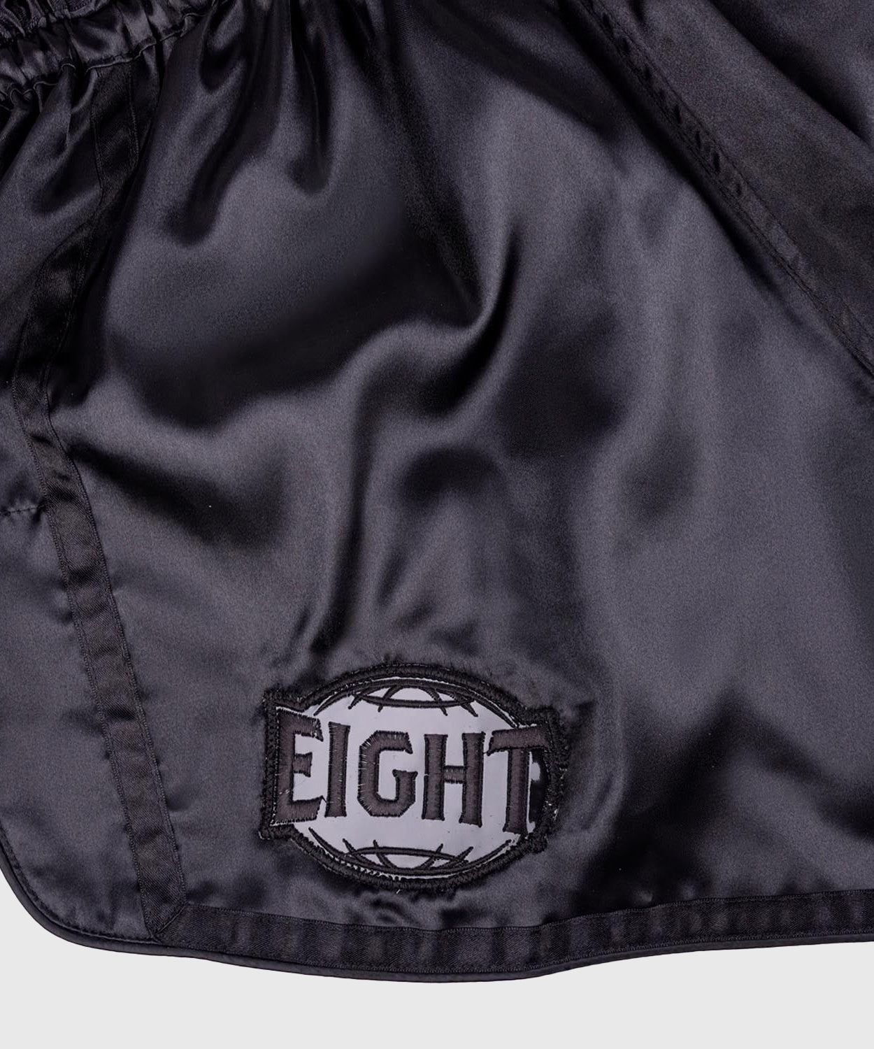 8 Weapons Bangkok Muay Thai Shorts - Schwarz/Schwarz