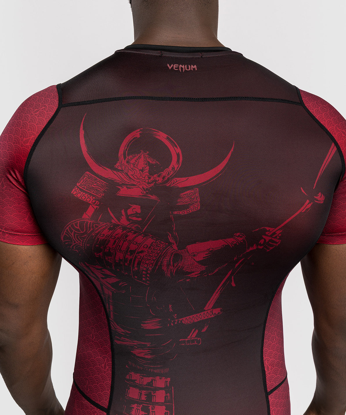 Men's Venum x Assassin's Creed: Shadows Short Sleeve Rashguard - Bordeaux/Black