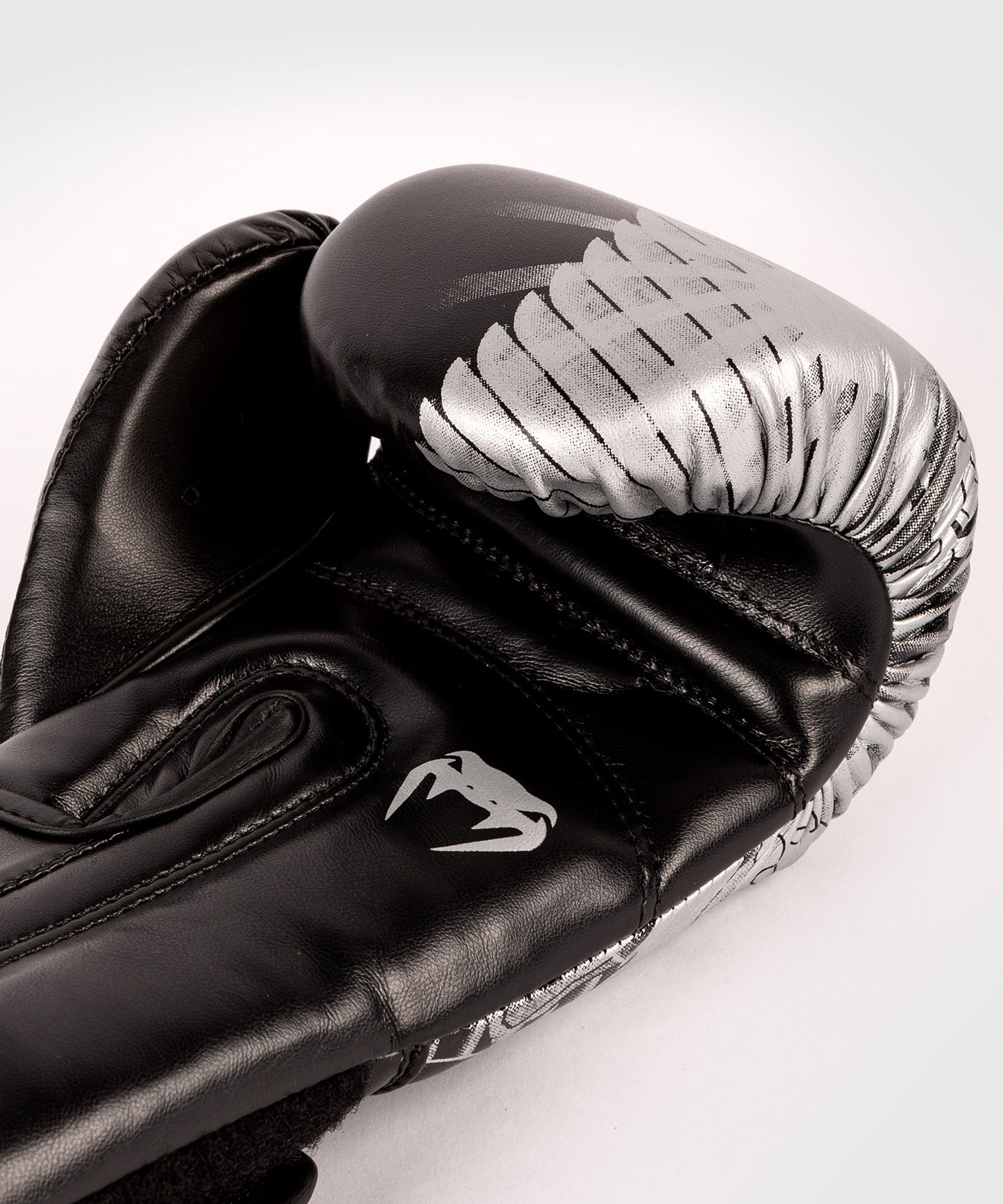Venum YKZ21 Boxhandschuhe - Für Kinder - Schwarz/Weiß