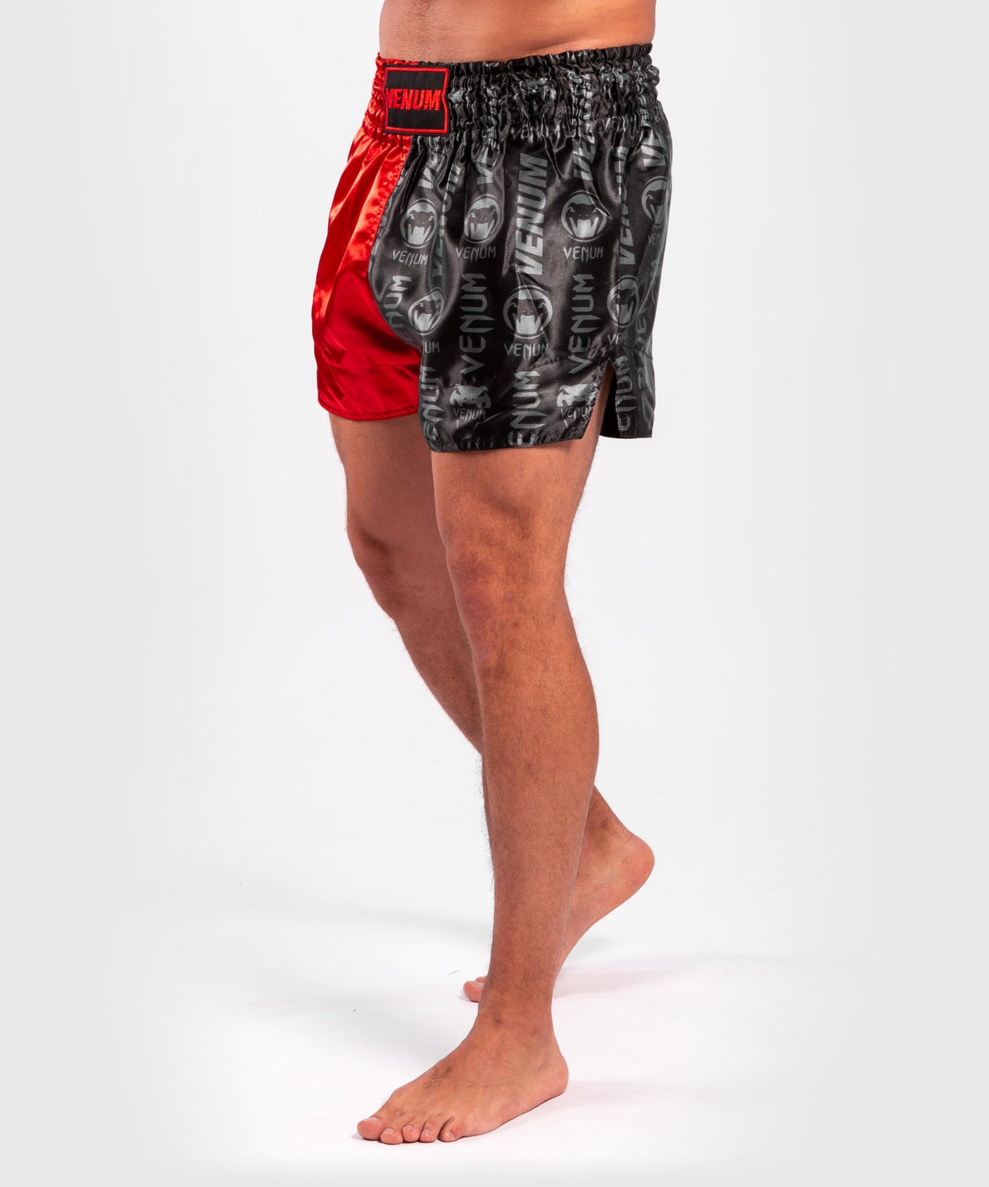 Venum Logos Muay Thai Shorts - Schwarz/Rot