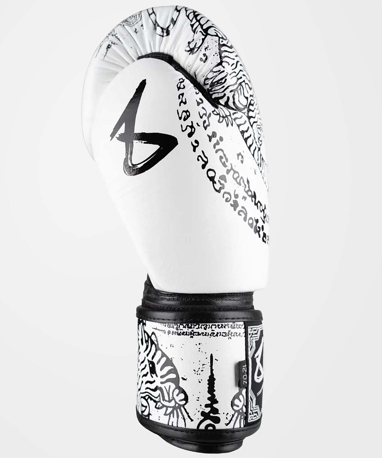 8 Weapons Sak Yant Tigers Boxing Gloves - White/Black