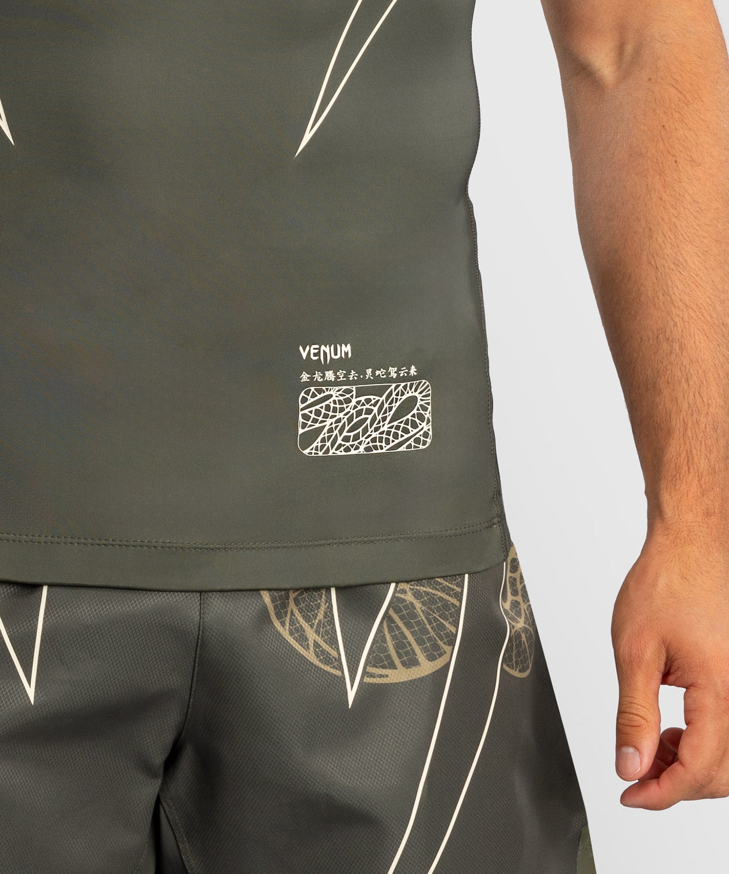 Rashguard Manches Courtes Venum Serpenti – Kaki/Bronze/Ivoire