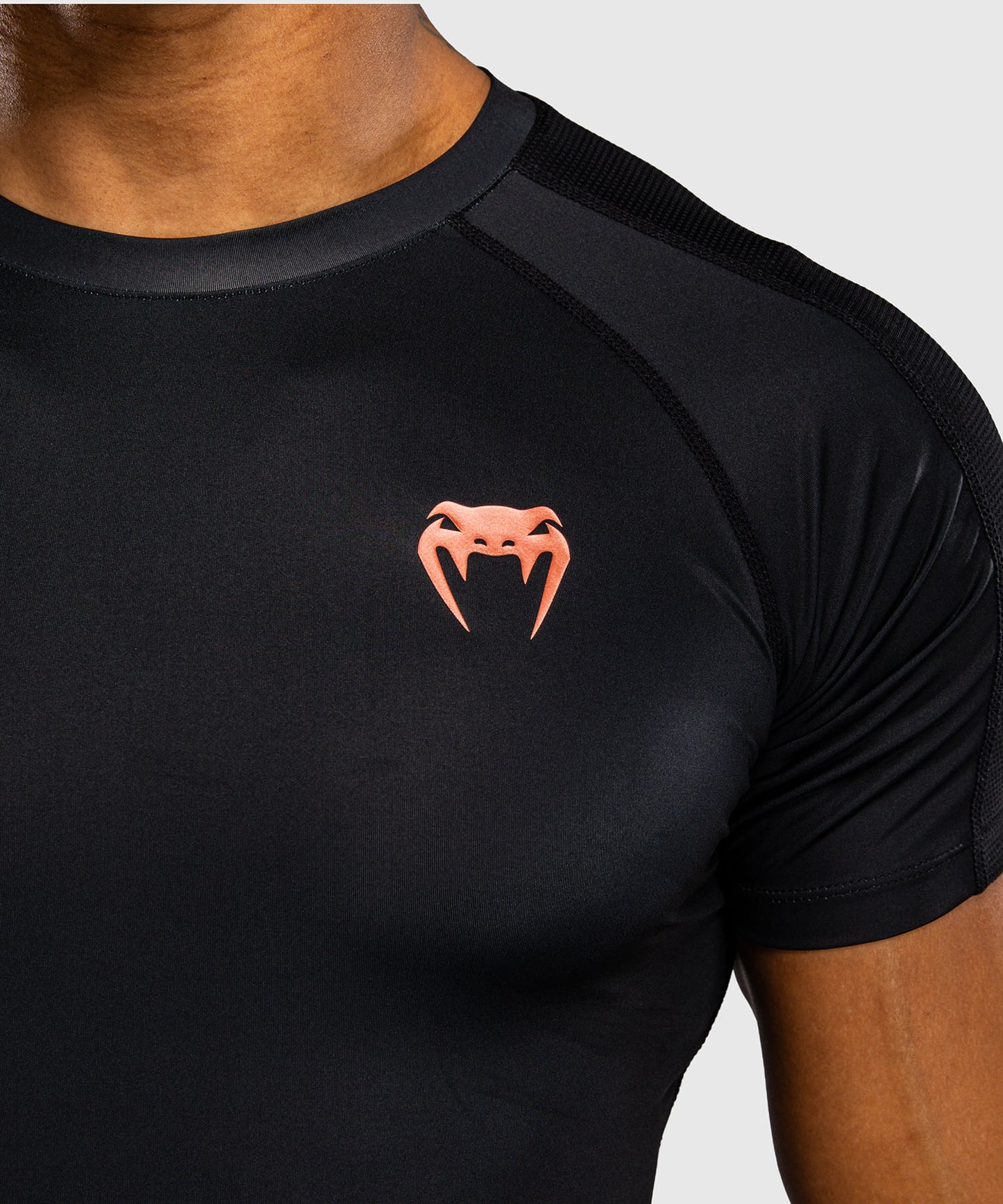 Venum Thunder Dragon Rashguard Manga Corta – Negro/Gris/Cobre