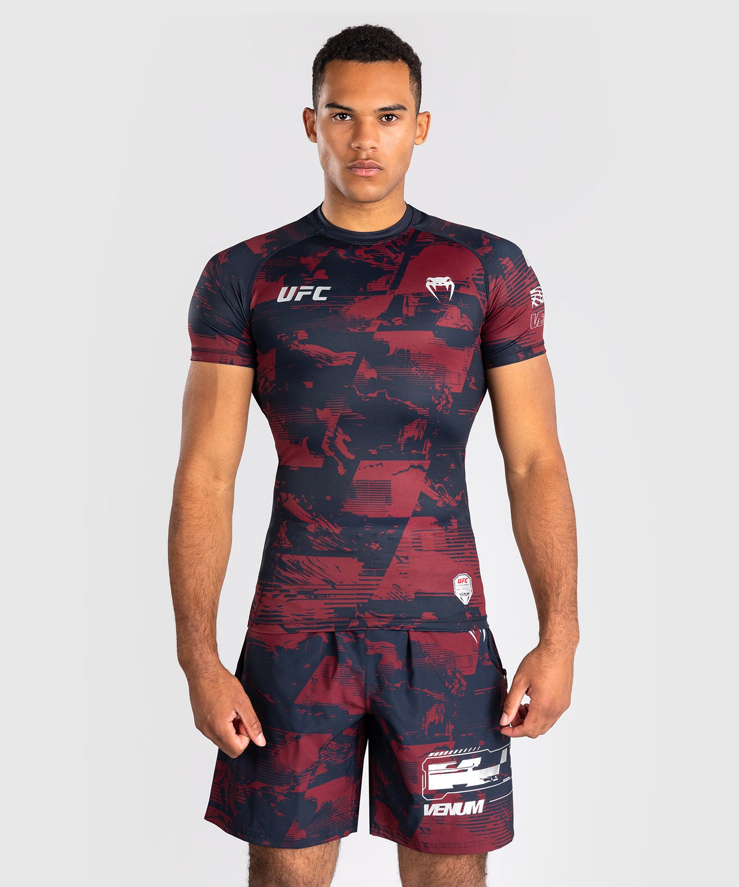 UFC Zenith by Venum Authentic Fight Week Rashguard de manga corta Performance Hombre - Azul marino/Burdeos/Plateado