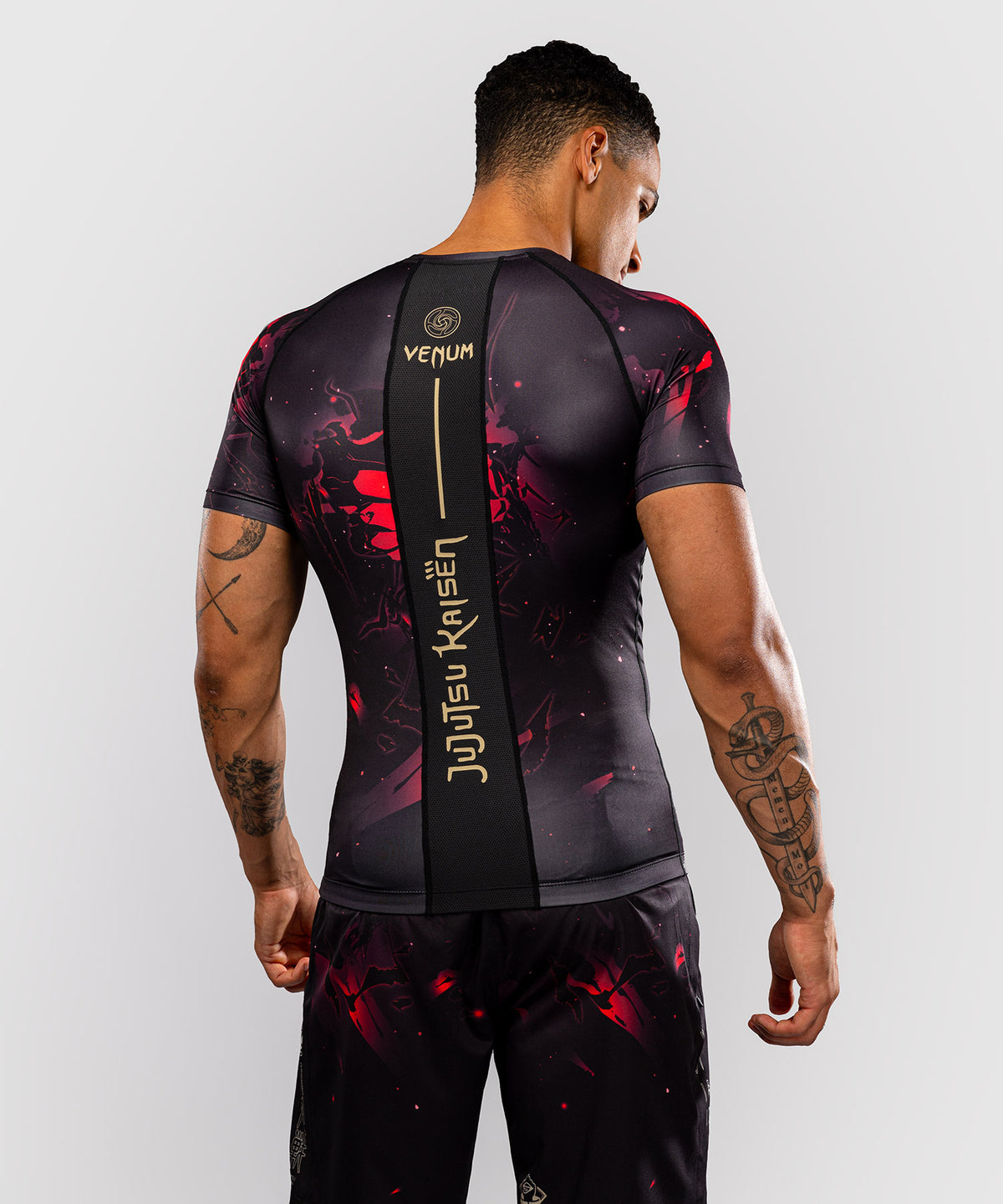 Jujutsu Kaisen x Venum Itadori Rashguard Manga Corta – Negro/Rojo