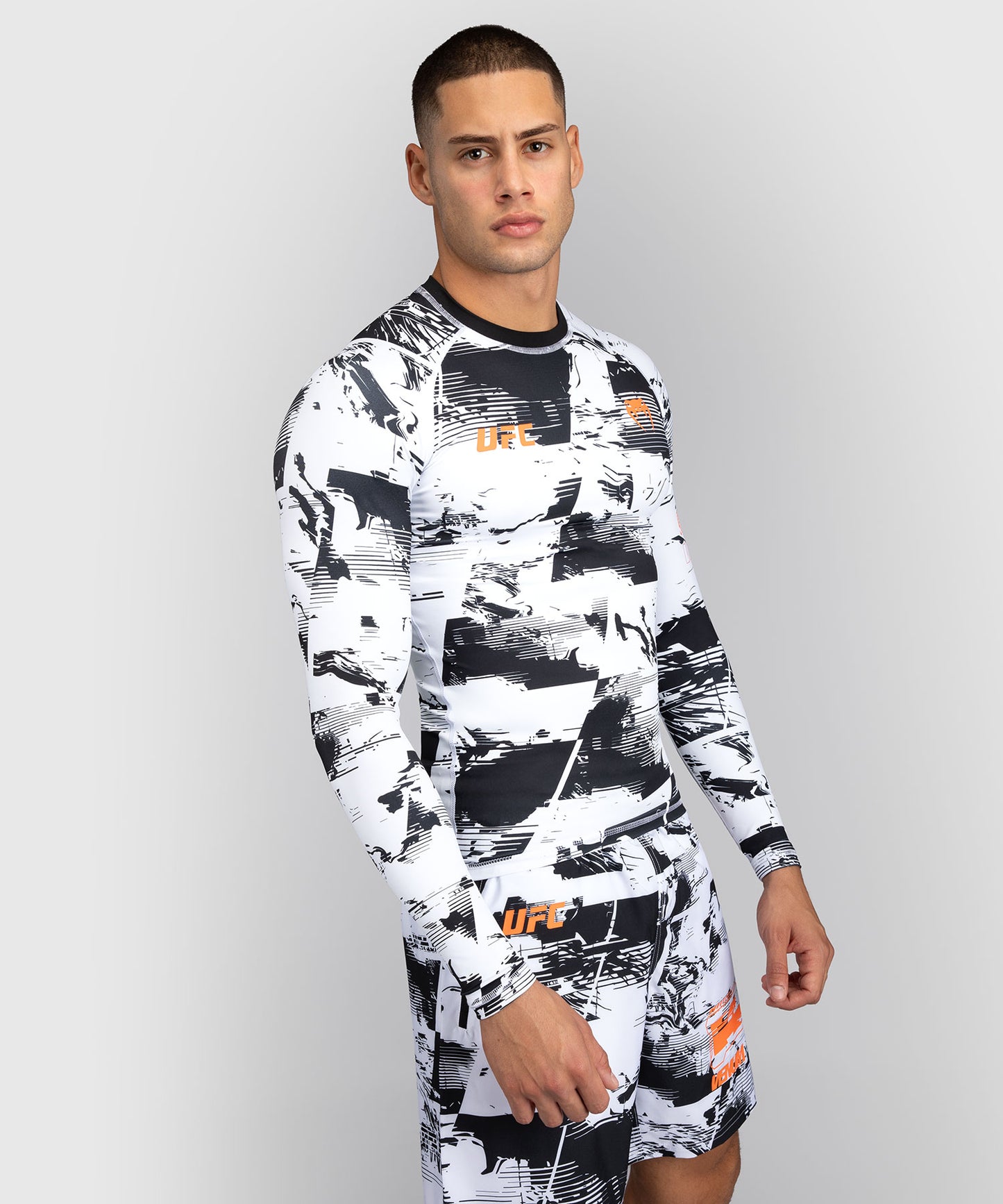 UFC Zenith by Venum Authentic Fight Week Rashguard de manga larga Performance Hombre - Blanco