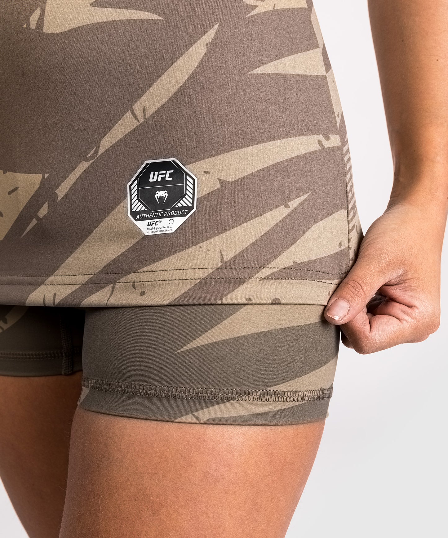 UFC Adrenaline by Venum Fight Week Frauen Dry-Tech-T-Shirt - Desert Camo